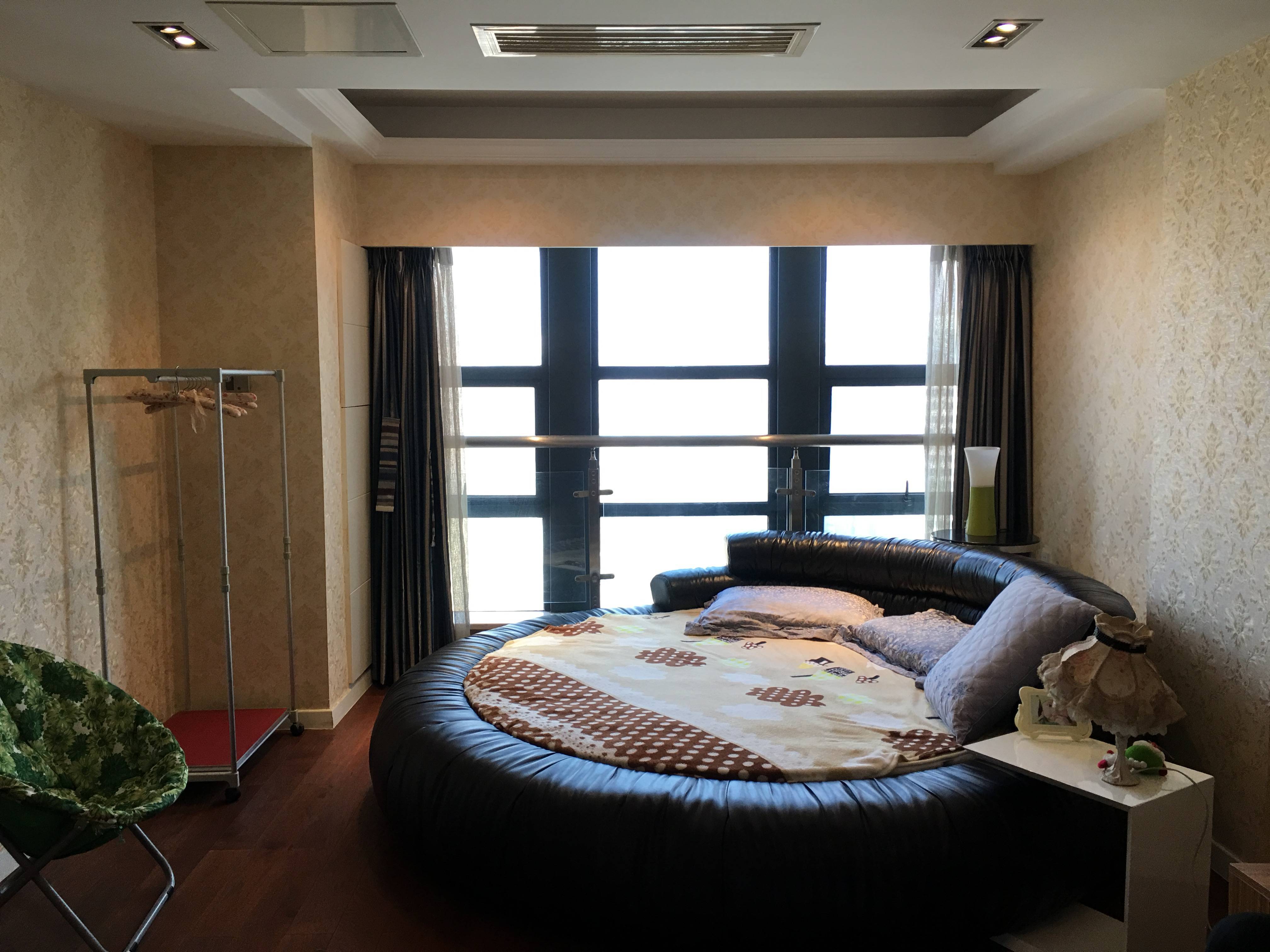 壹号公馆  1室1厅1卫    2600.0元/月 壹号公馆  1室1厅1卫    2600.0元/月室内图