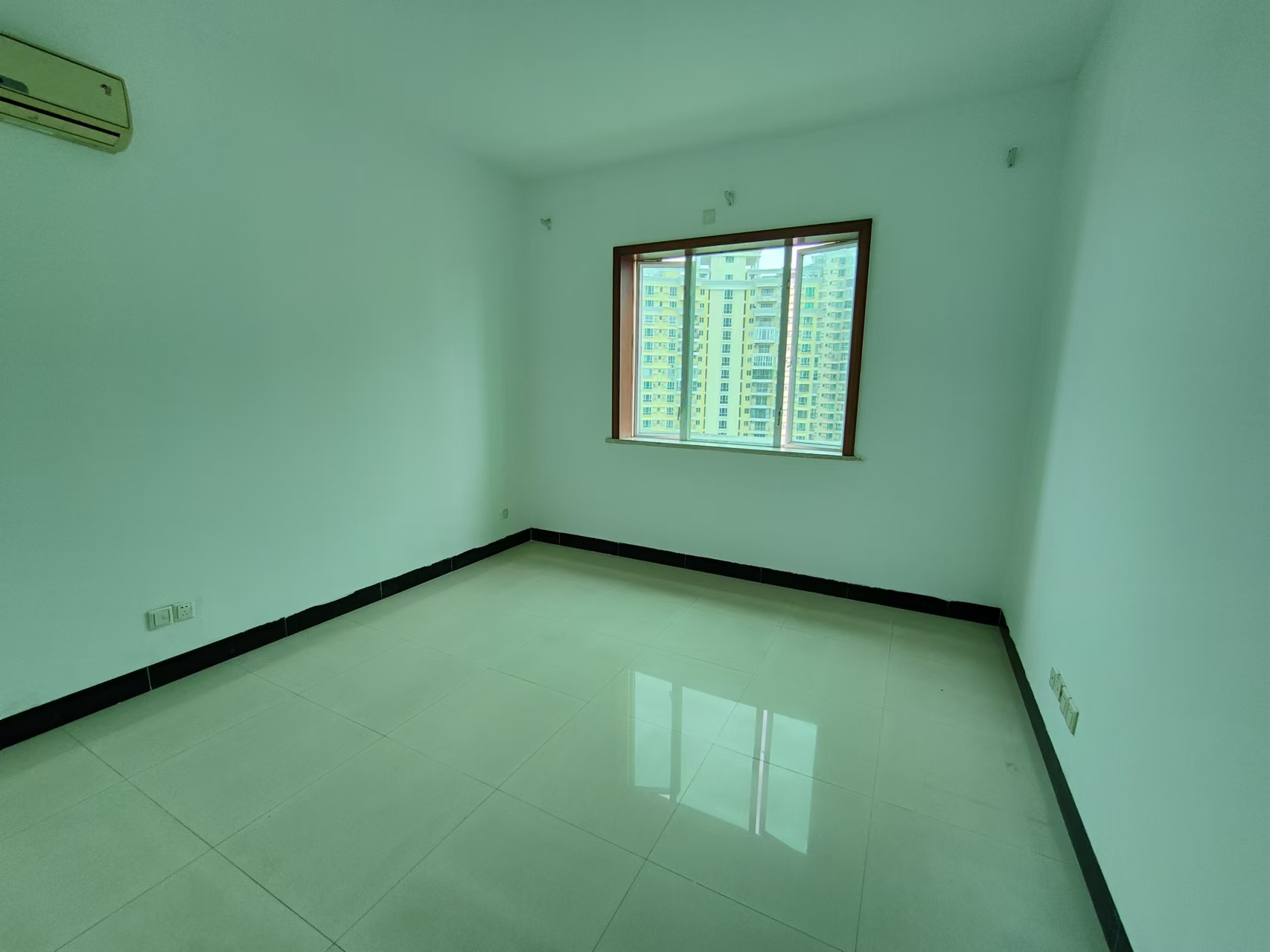 奥林匹克花园 5室2厅2卫 5500.0元/月 奥林匹克花园 5室2厅2卫 5500.0元/月室内图