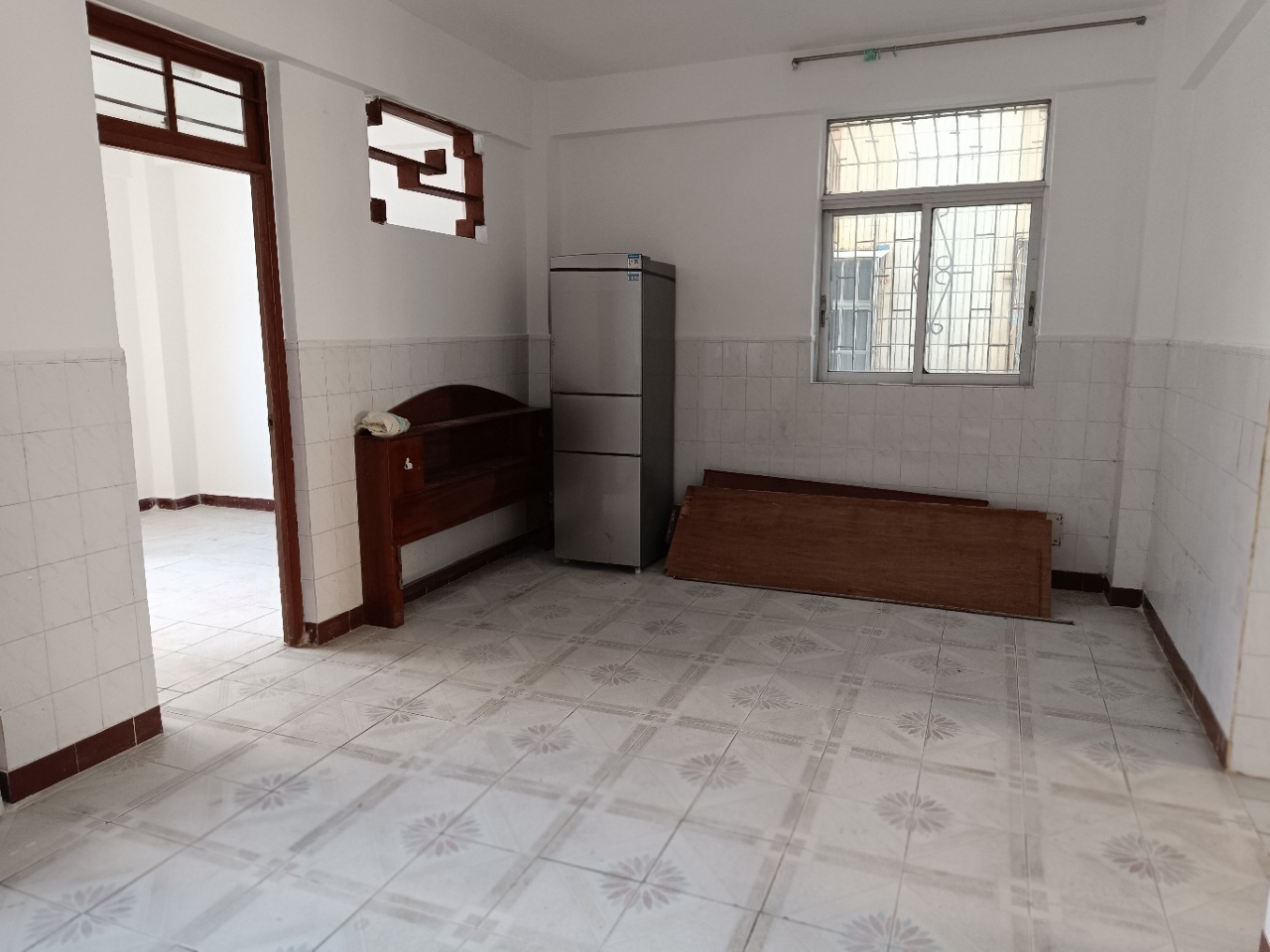 土产综合楼(海甸岛三西路) 2室2厅1卫 52.0万 土产综合楼(海甸岛三西路) 2室2厅1卫 52.0万室内图