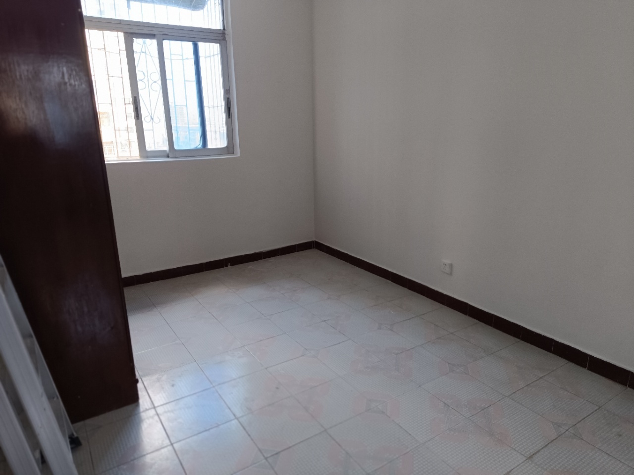 土产综合楼(海甸岛三西路) 2室2厅1卫 52.0万 土产综合楼(海甸岛三西路) 2室2厅1卫 52.0万室内图