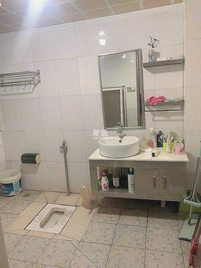 莲花小区 2室1厅1卫 1600.0元/月 莲花小区 2室1厅1卫 1600.0元/月室内图