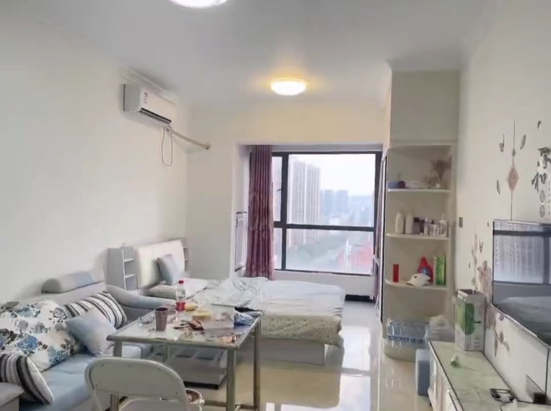 鸿浩达吉星广场(秀石街)  1室1厅1卫    22.8万 鸿浩达吉星广场(秀石街)  1室1厅1卫    22.8万室内图1