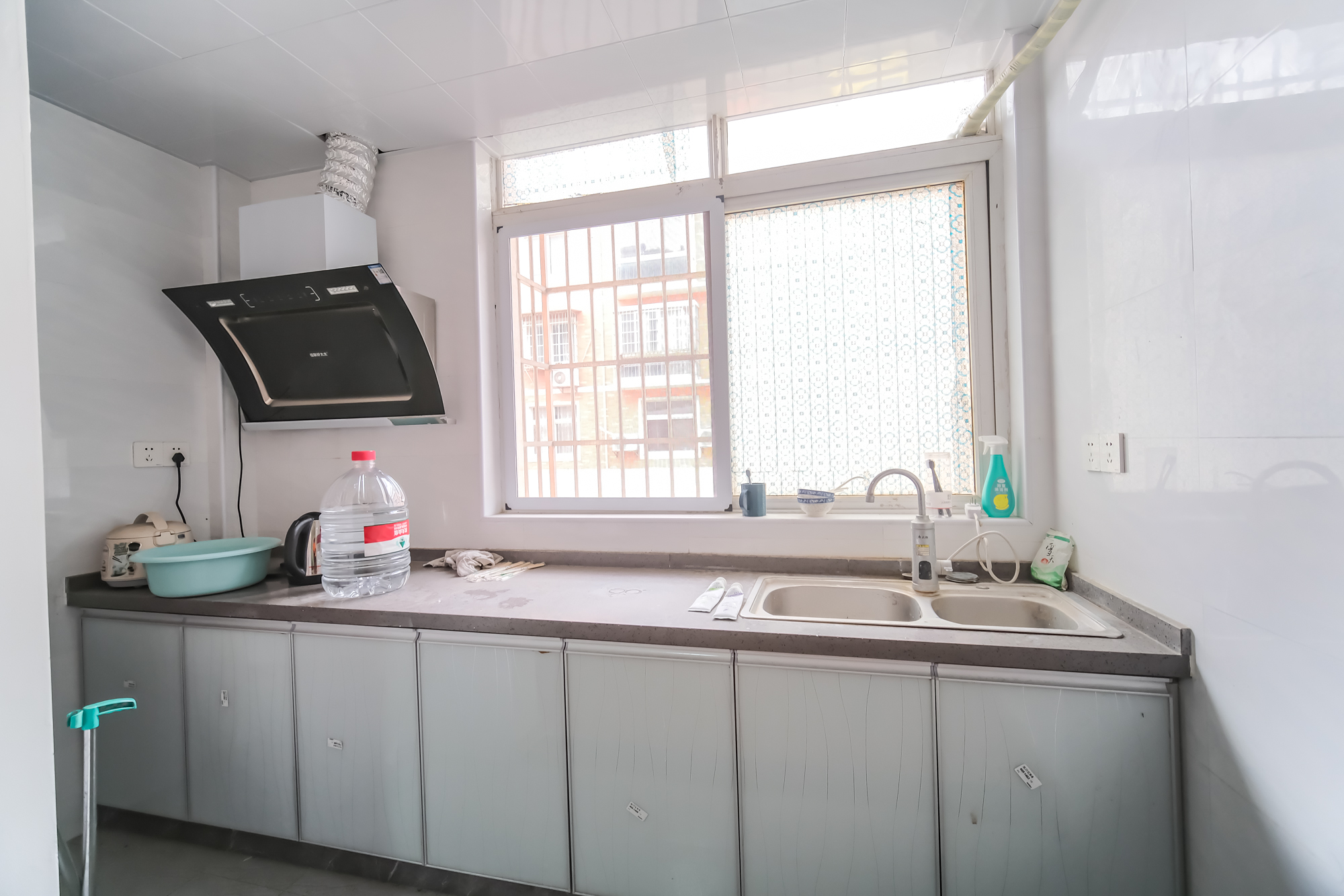 金鹰机电大市场 2室2厅1卫 28.0万 金鹰机电大市场 2室2厅1卫 28.0万厨房