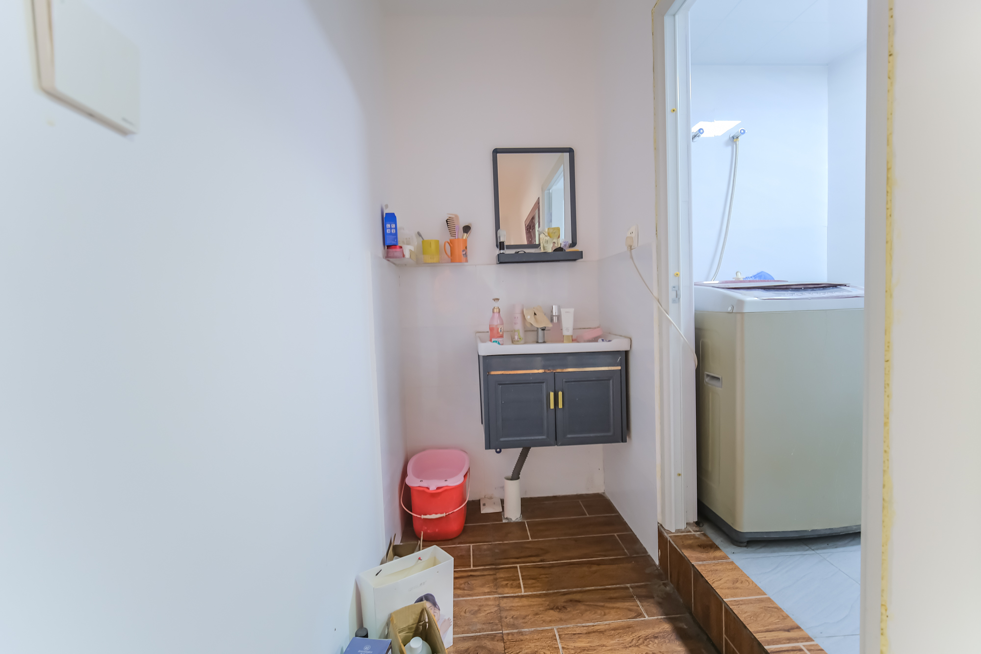 金鹰机电大市场 2室2厅1卫 28.0万 金鹰机电大市场 2室2厅1卫 28.0万卫生间