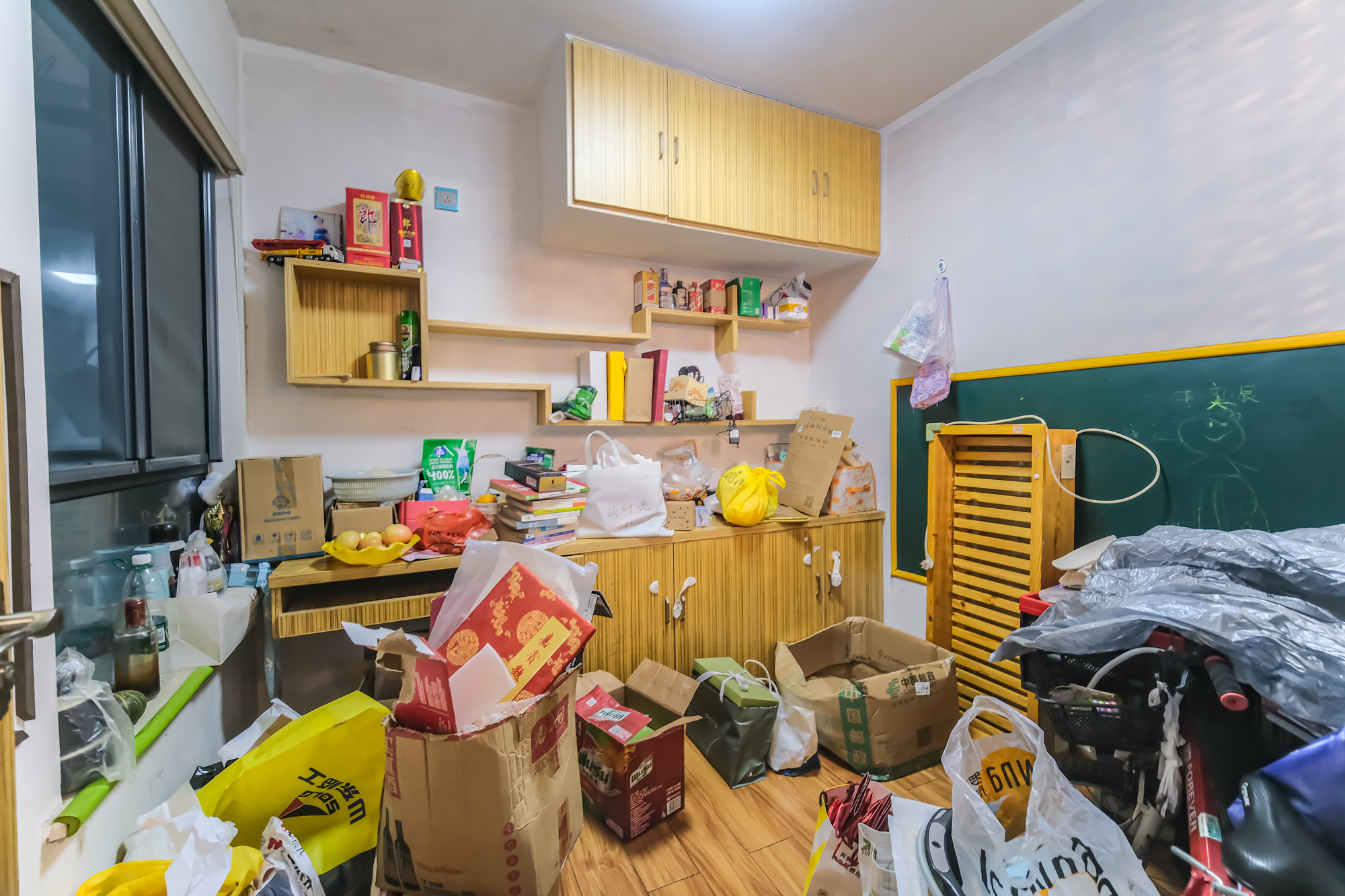 三一街区  3室2厅2卫   85.00万卧室