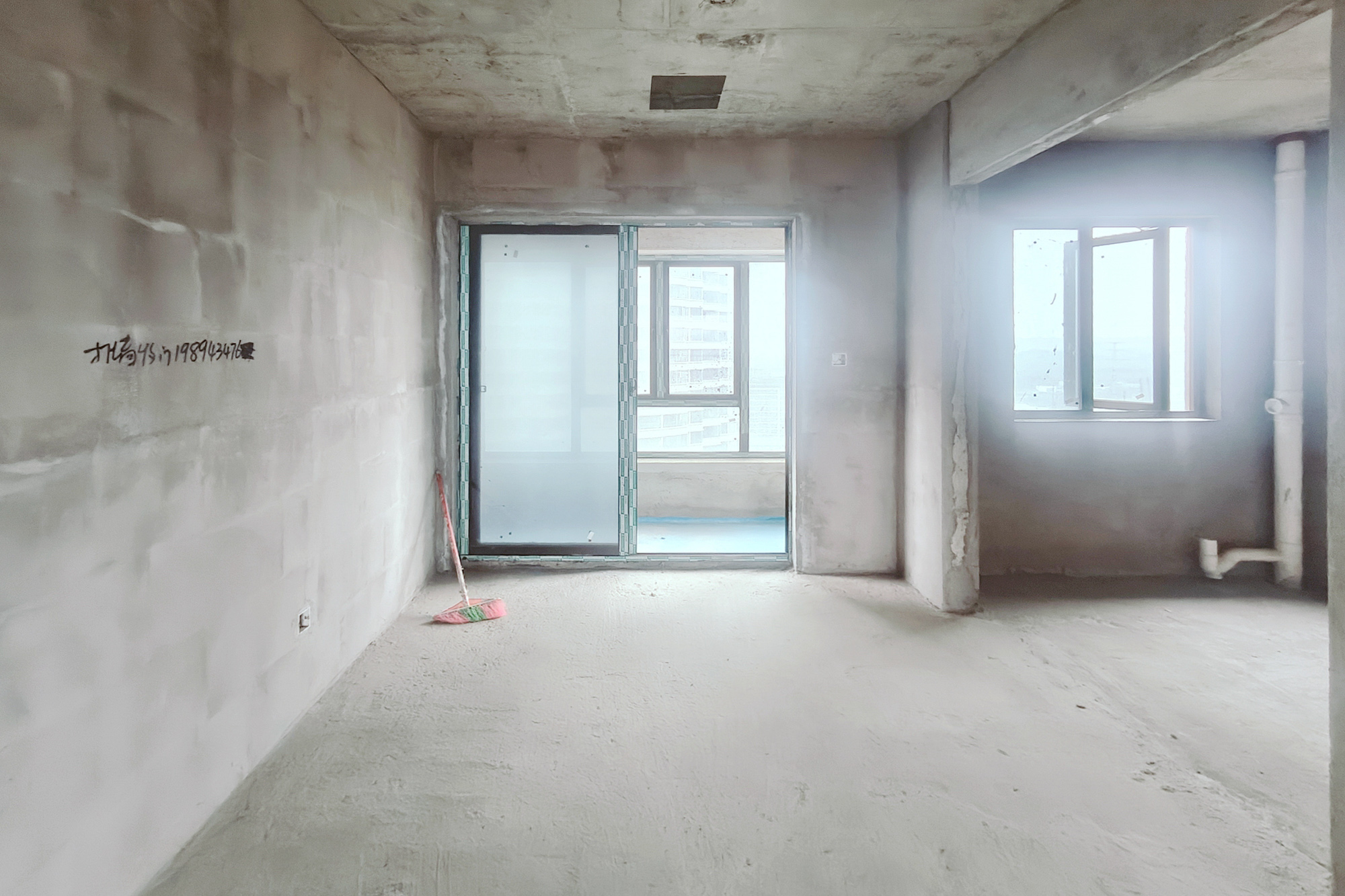 润和山水郡  4室2厅2卫    88.5万 润和山水郡  4室2厅2卫    88.5万客厅