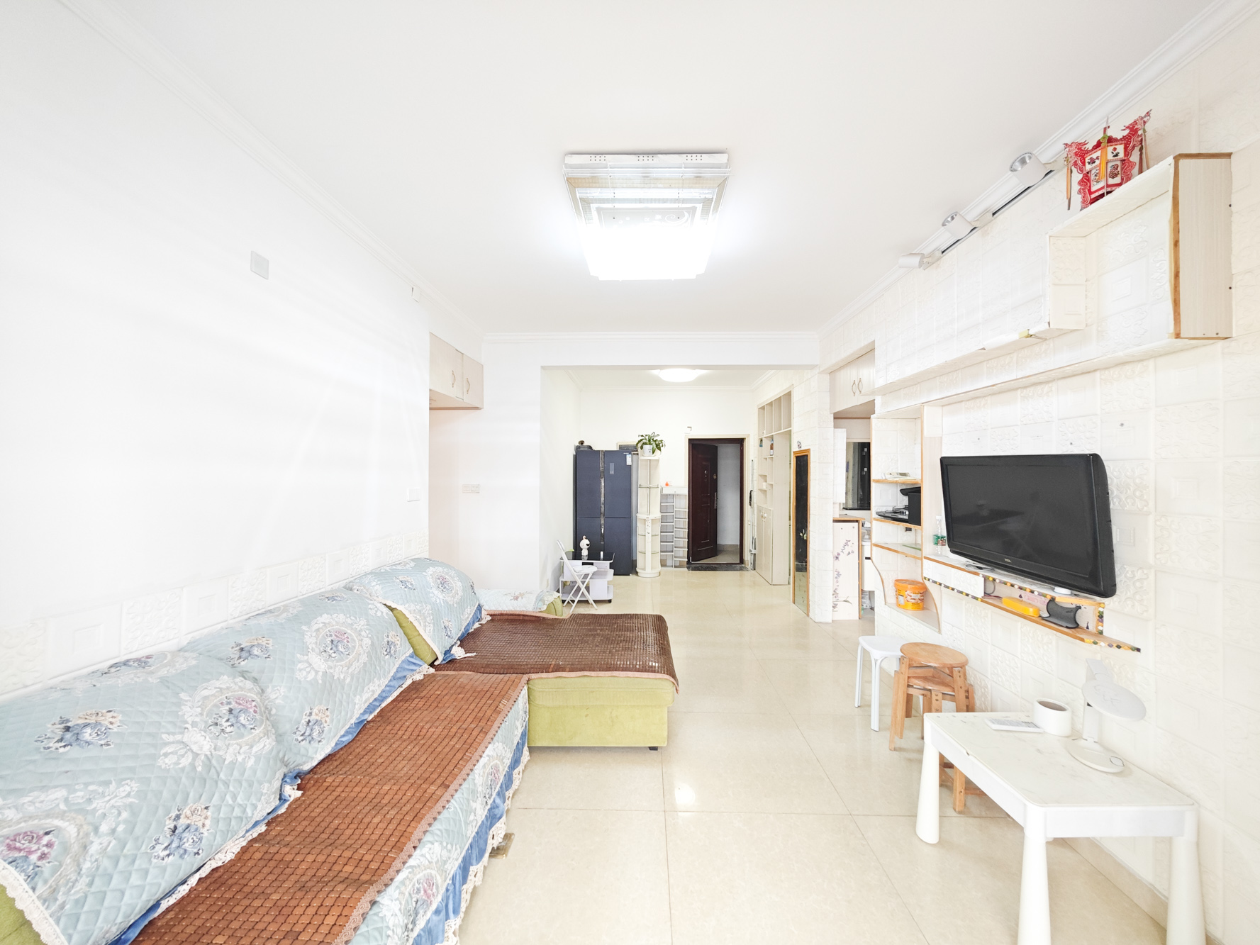 恒生碧水龙庭  3室1厅1卫   68.80万客厅
