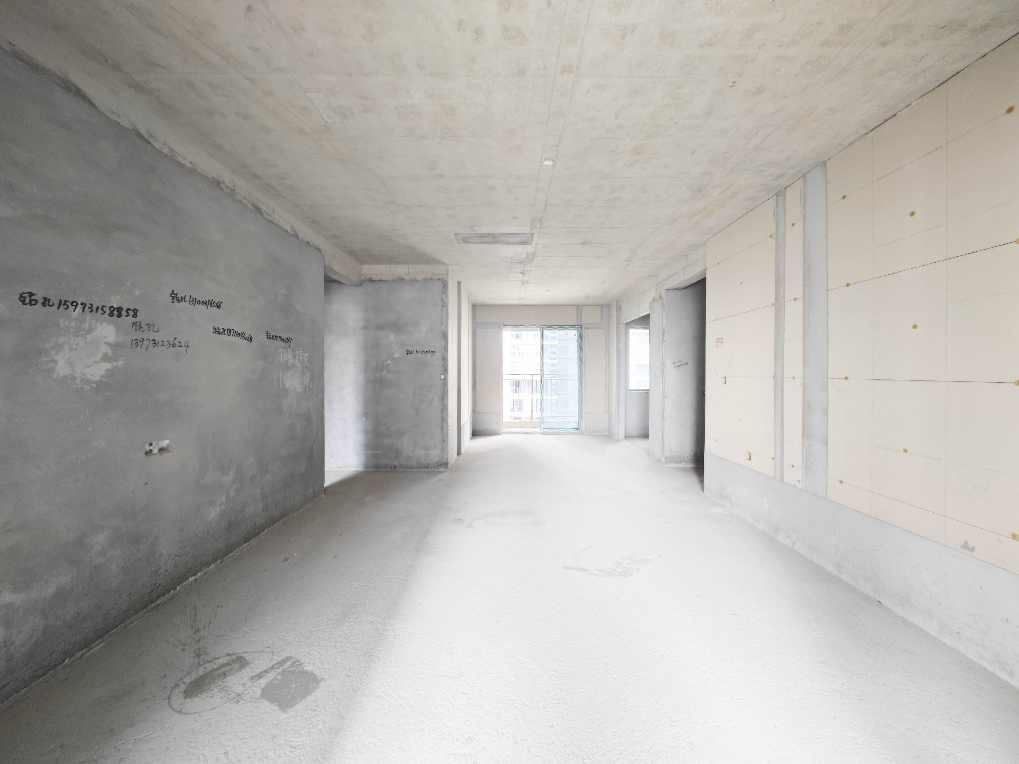 润和星河玥 4室2厅2卫 130.0万 润和星河玥 4室2厅2卫 130.0万客厅