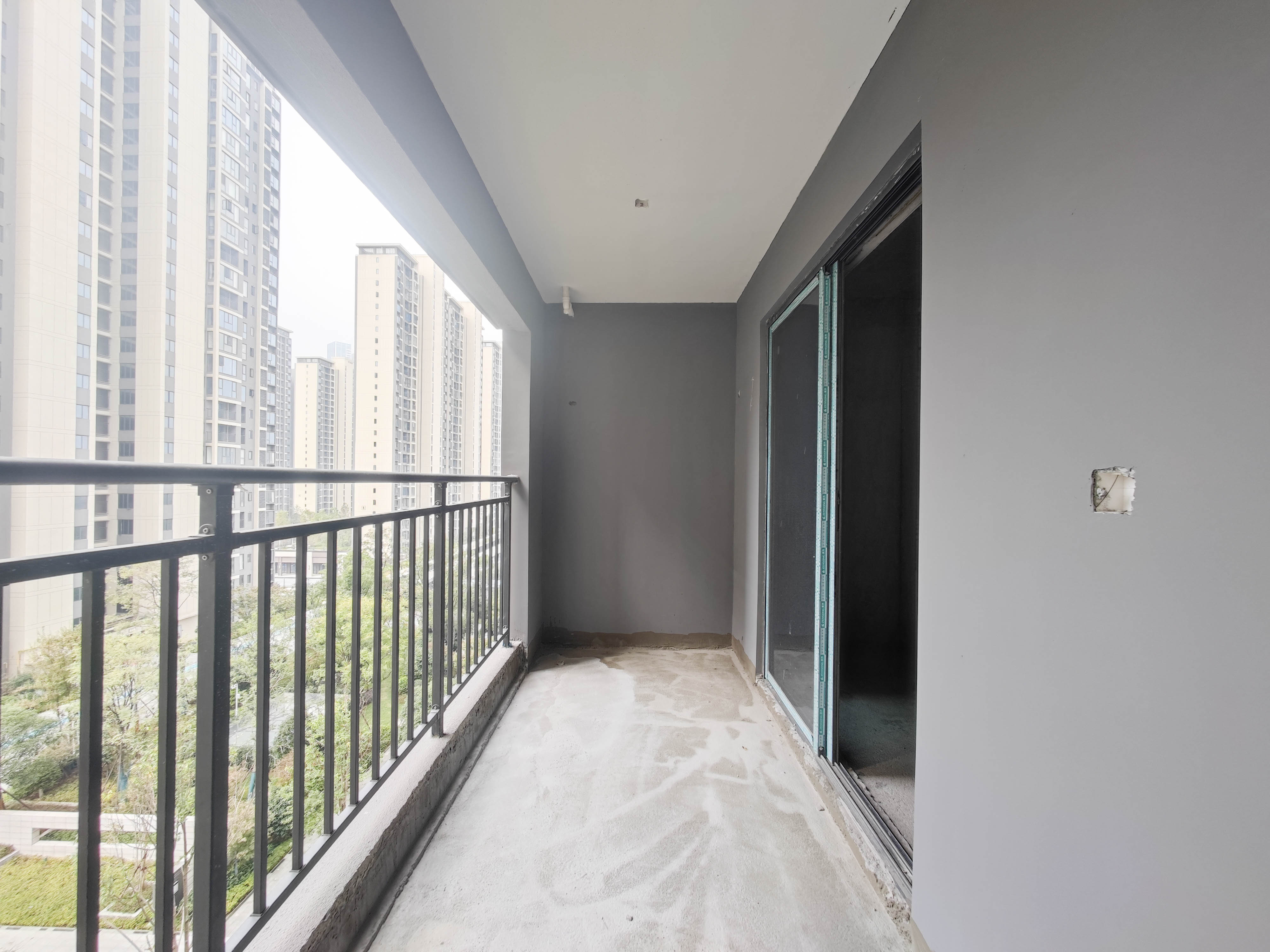 润和星河玥 4室2厅2卫 130.0万 润和星河玥 4室2厅2卫 130.0万阳台