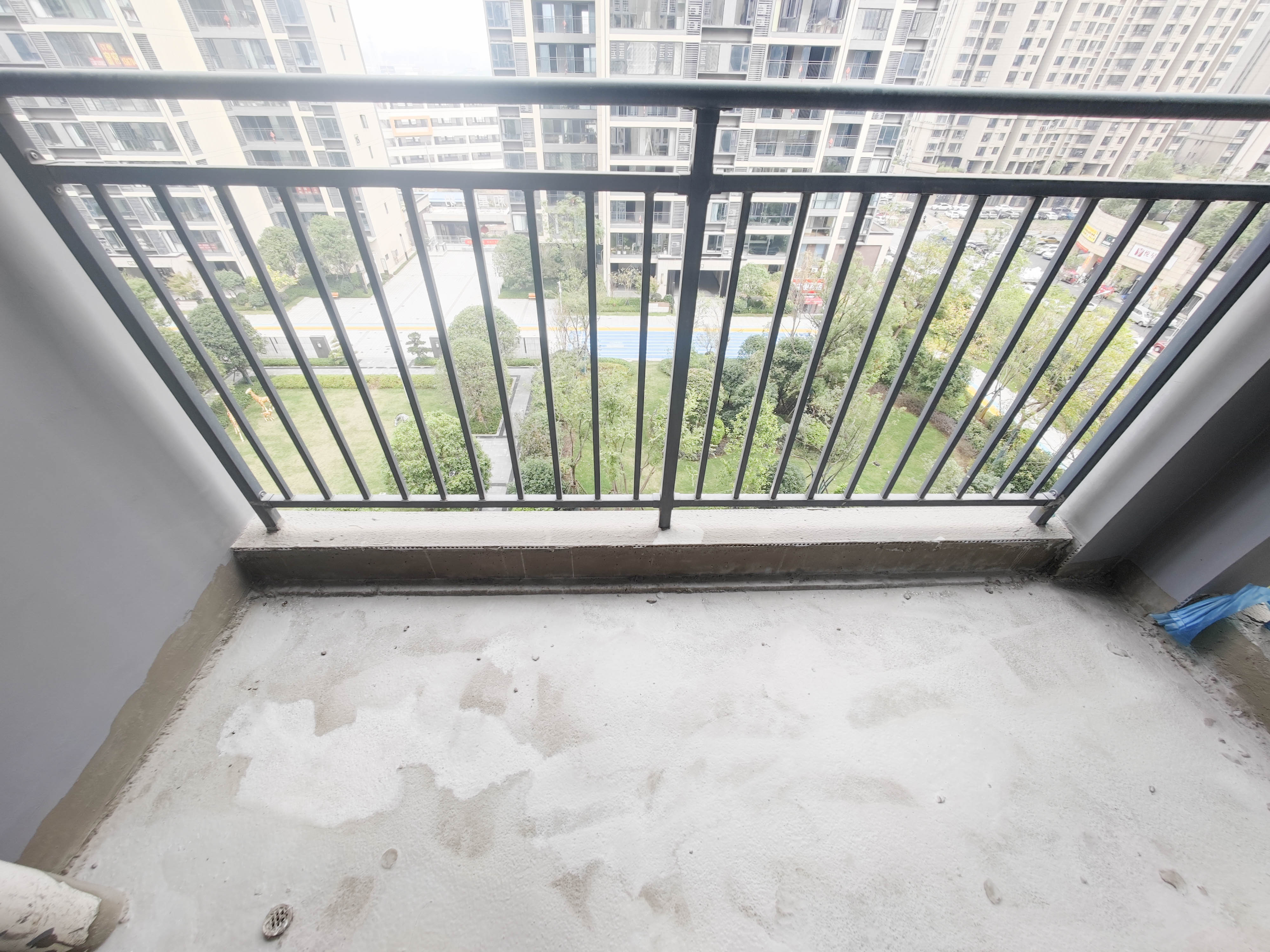 润和星河玥 4室2厅2卫 130.0万 润和星河玥 4室2厅2卫 130.0万阳台