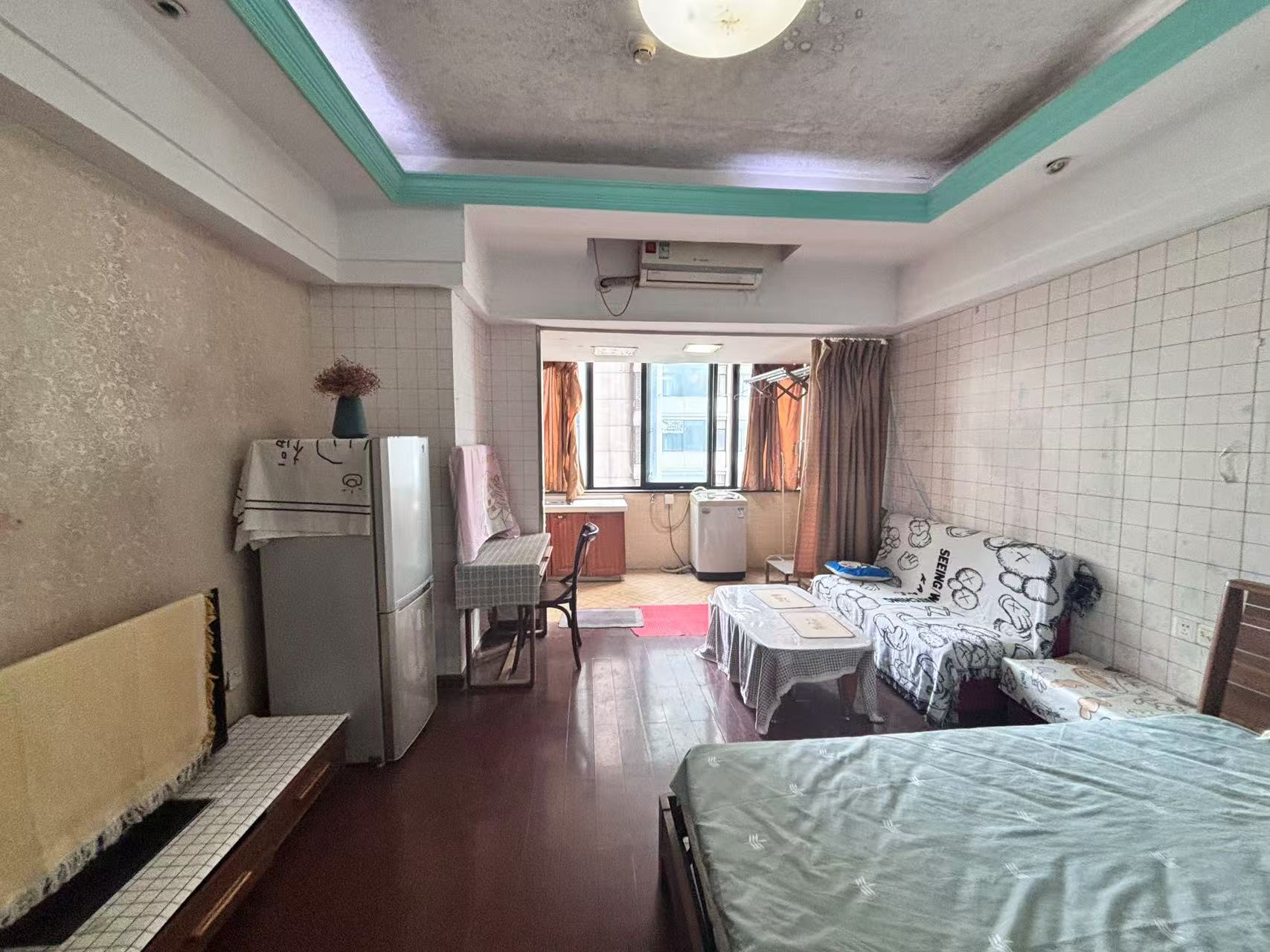 中央商业广场 1室1厅1卫 1300.0元/月 中央商业广场 1室1厅1卫 1300.0元/月室内图