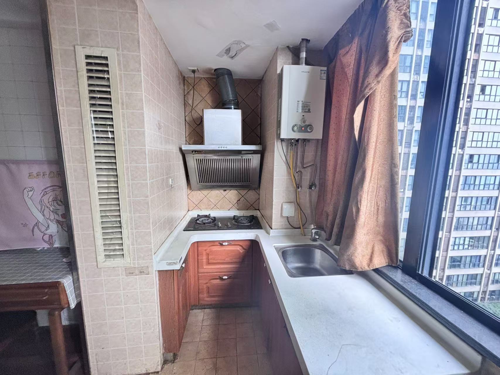 中央商业广场 1室1厅1卫 1300.0元/月 中央商业广场 1室1厅1卫 1300.0元/月室内图