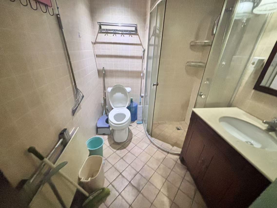 中央商业广场 1室1厅1卫 1300.0元/月 中央商业广场 1室1厅1卫 1300.0元/月室内图