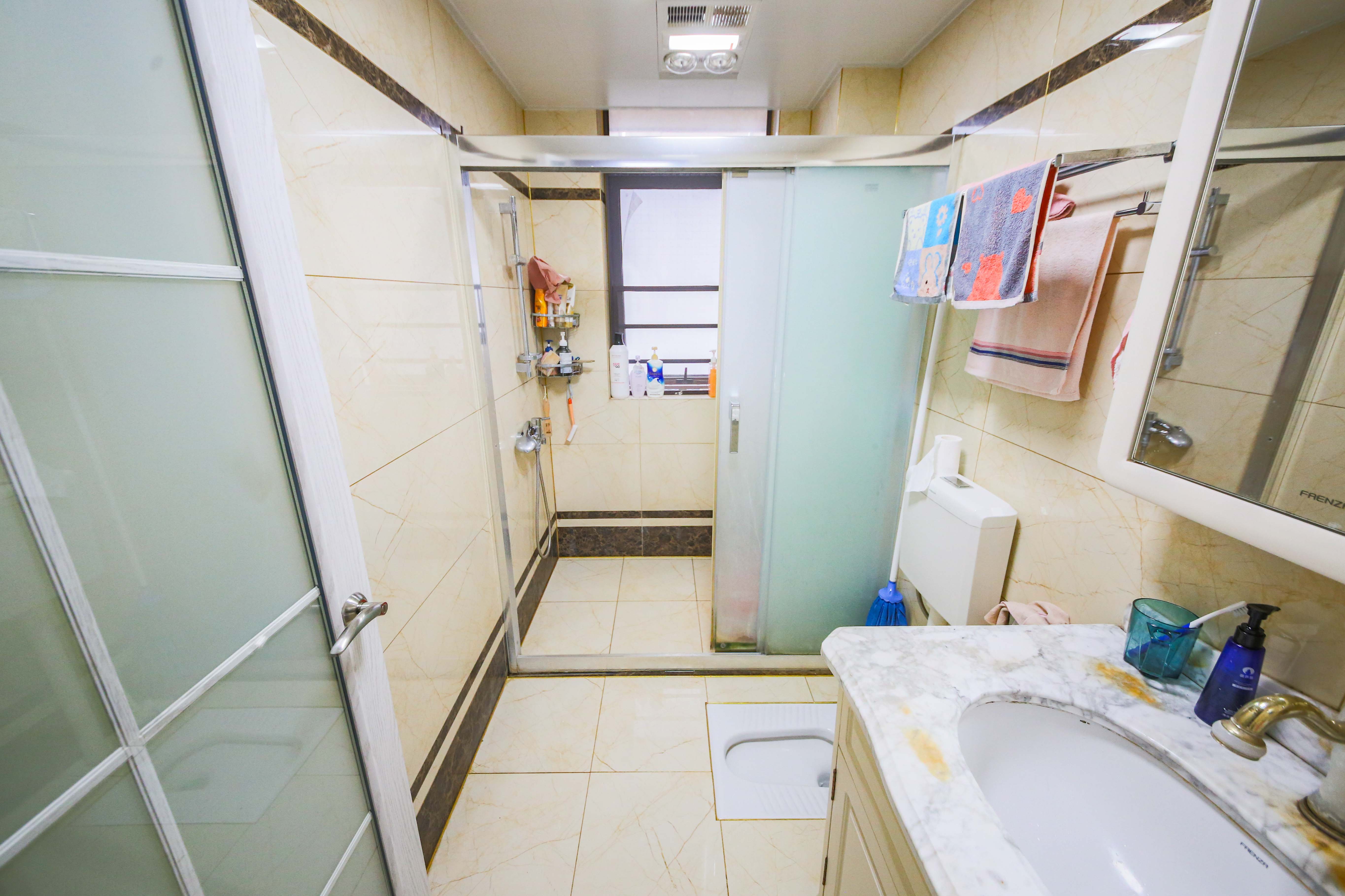 中建信和城  4室2厅2卫   188.00万卫生间