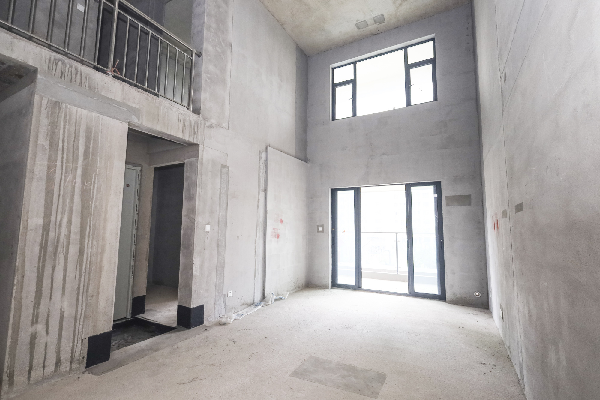 地铁中建江山玖樾  4室2厅2卫   155.00万客厅
