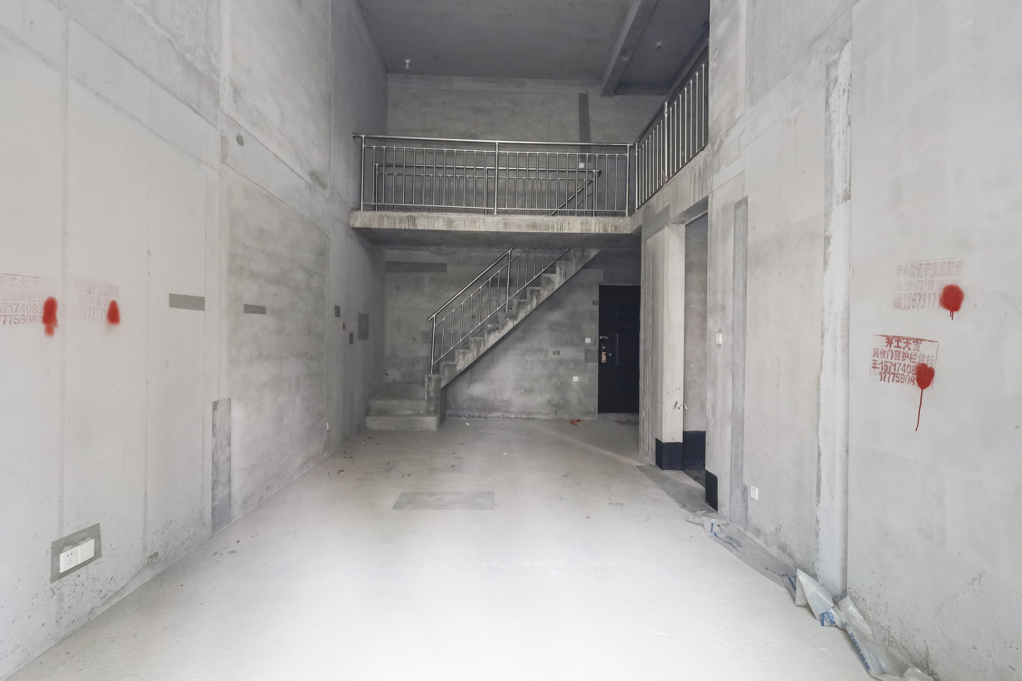 地铁中建江山玖樾  4室2厅2卫   155.00万客厅