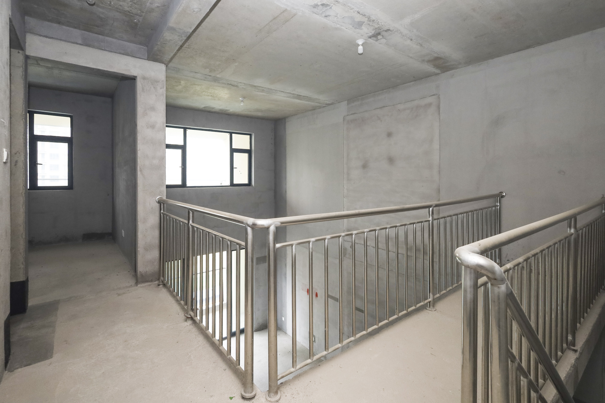 地铁中建江山玖樾  4室2厅2卫   155.00万其他