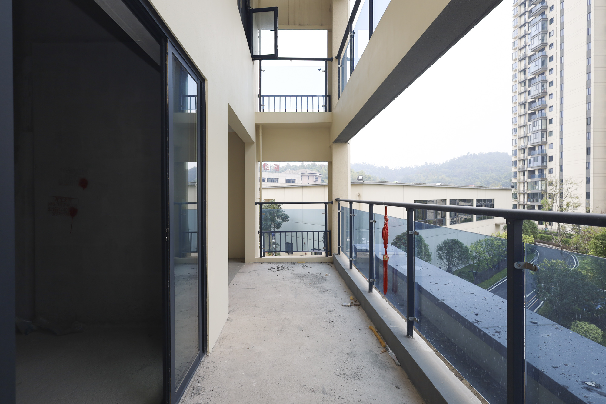 地铁中建江山玖樾  4室2厅2卫   155.00万阳台