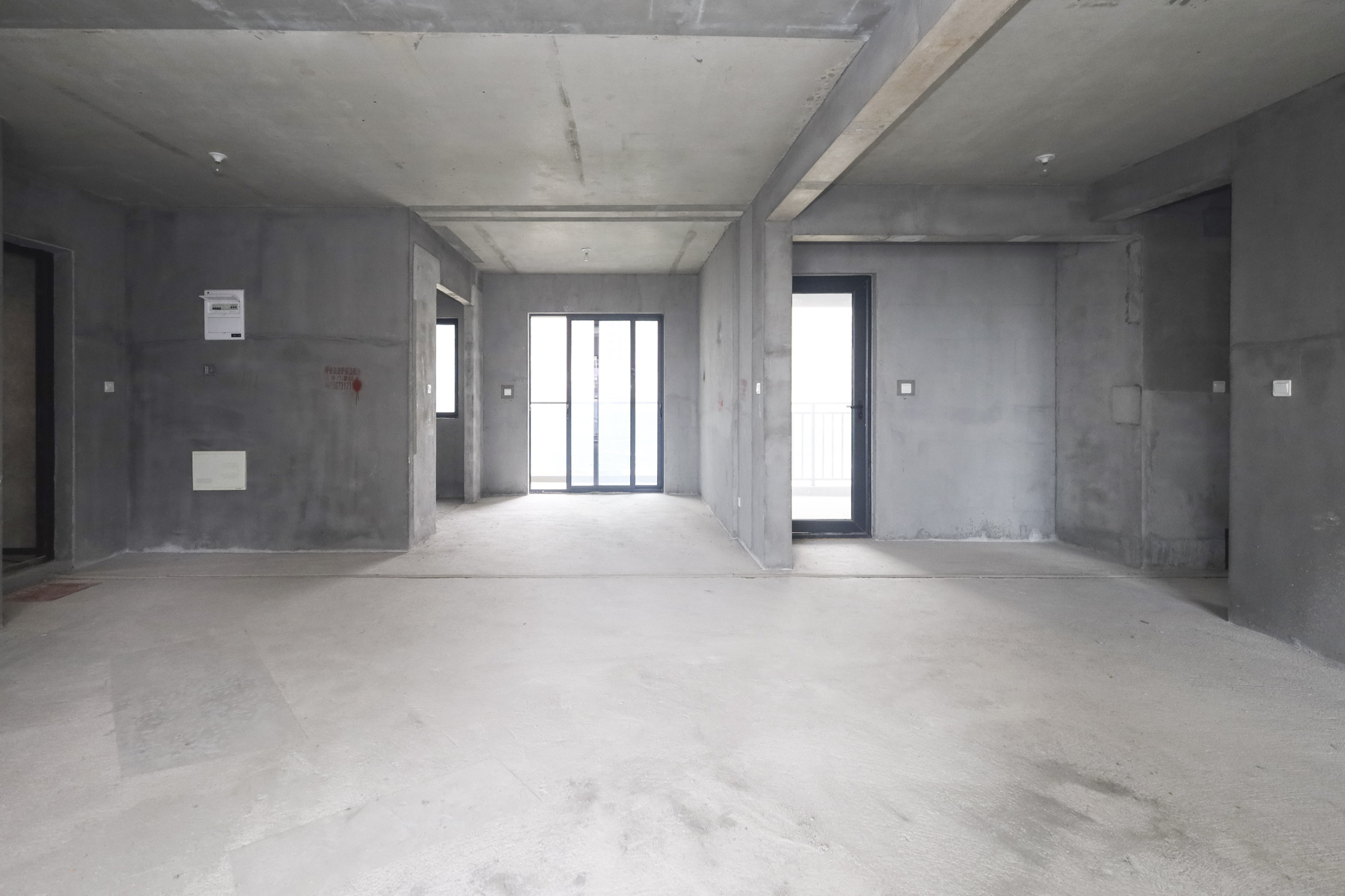 地铁中建江山玖樾  4室2厅2卫   186.00万客厅