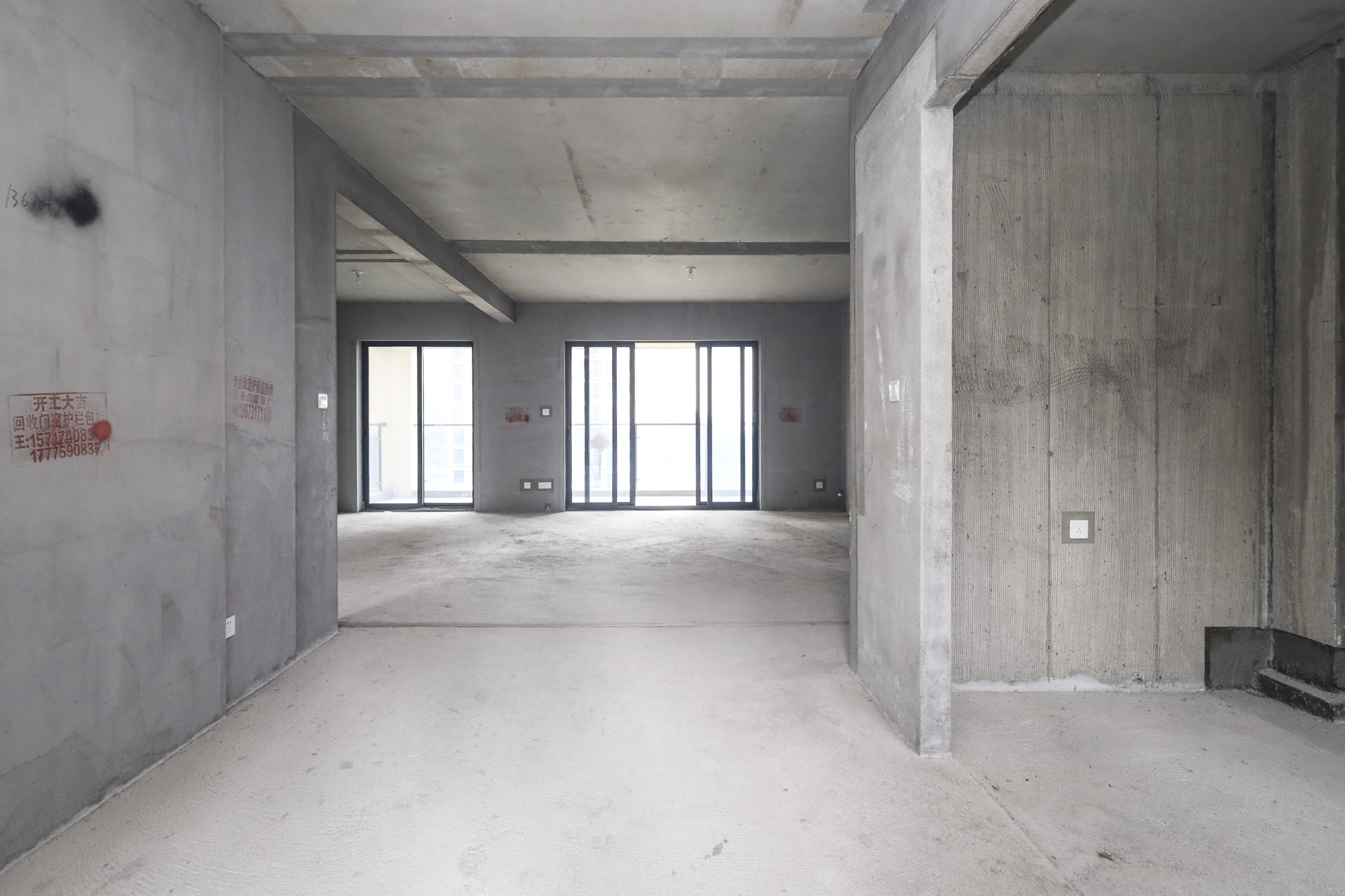地铁中建江山玖樾  4室2厅2卫   186.00万其他