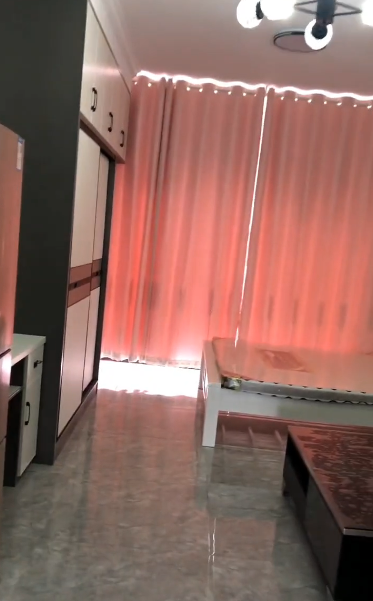 中南国际眼镜城(中伟商业中心)  1室1厅1卫    1400.0元/月 中南国际眼镜城(中伟商业中心)  1室1厅1卫    1400.0元/月室内图1