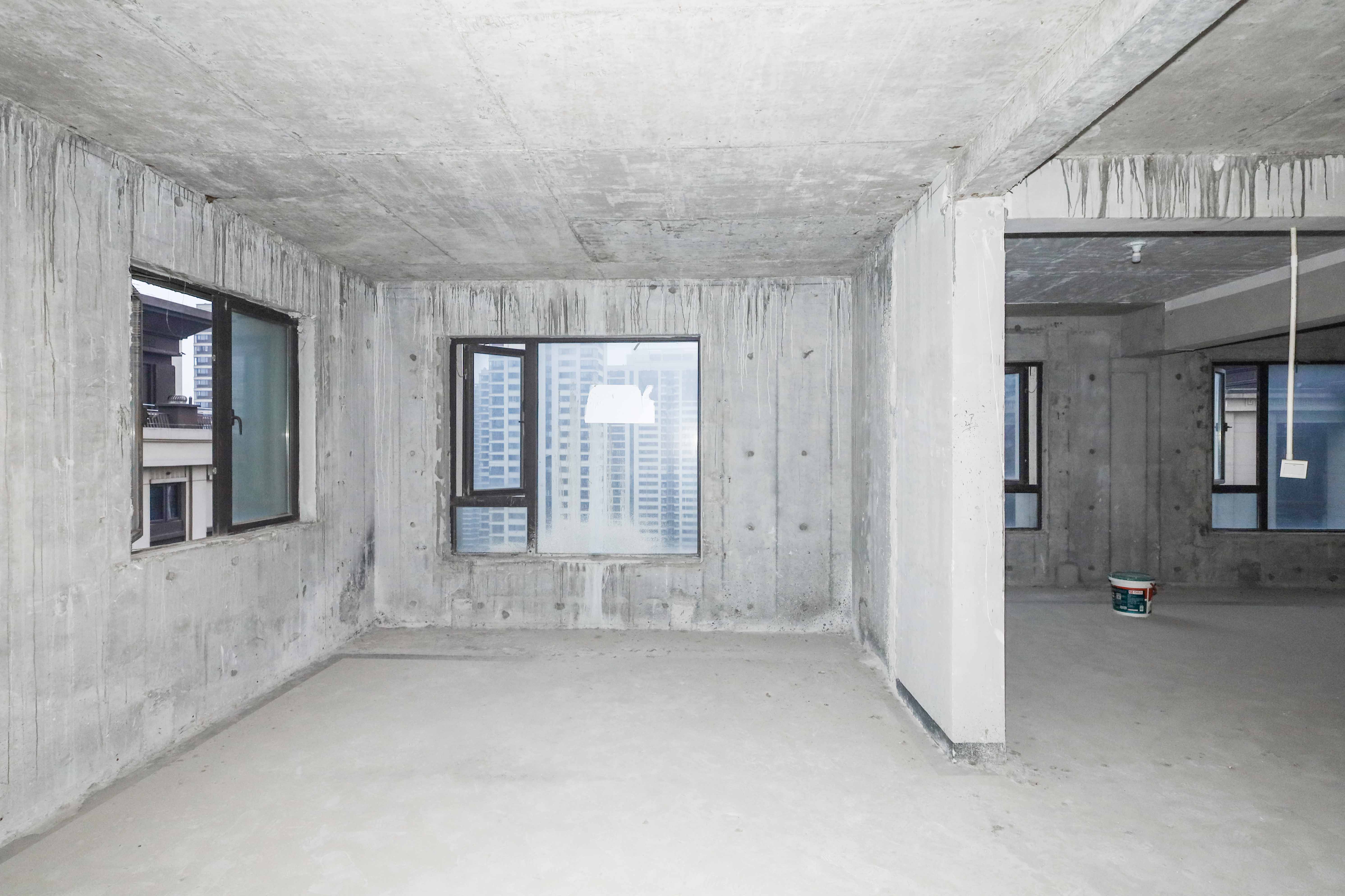 建发央著  6室2厅4卫   370.00万卧室