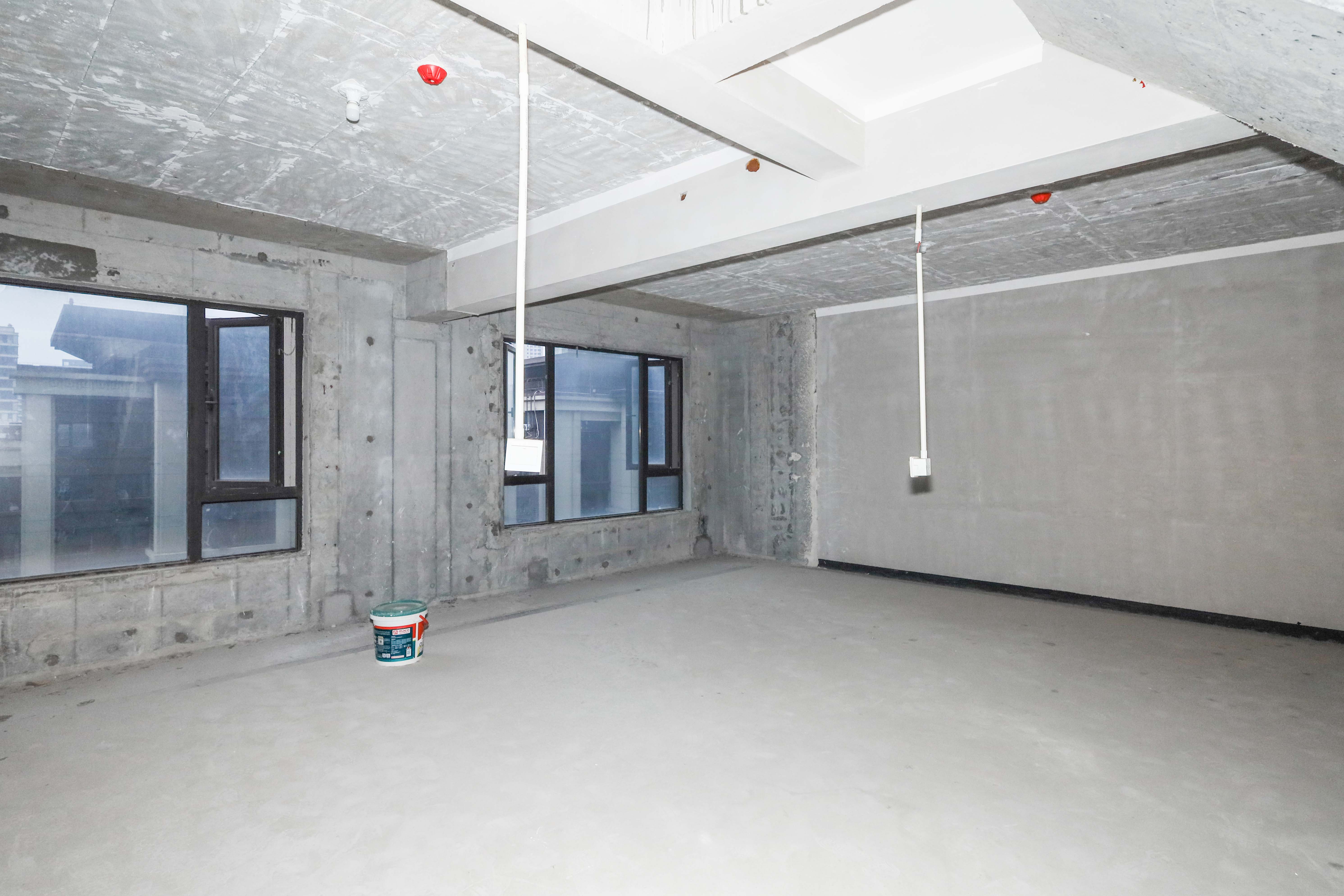 建发央著  6室2厅4卫   370.00万卧室