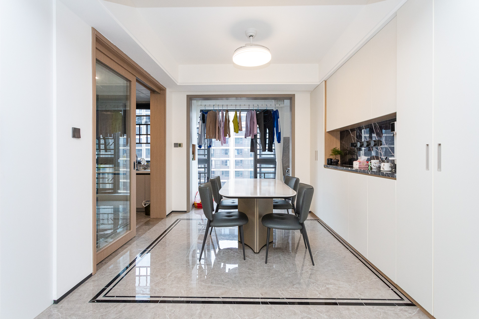 时代建发和著 4室2厅2卫 240.0万 时代建发和著 4室2厅2卫 240.0万客厅