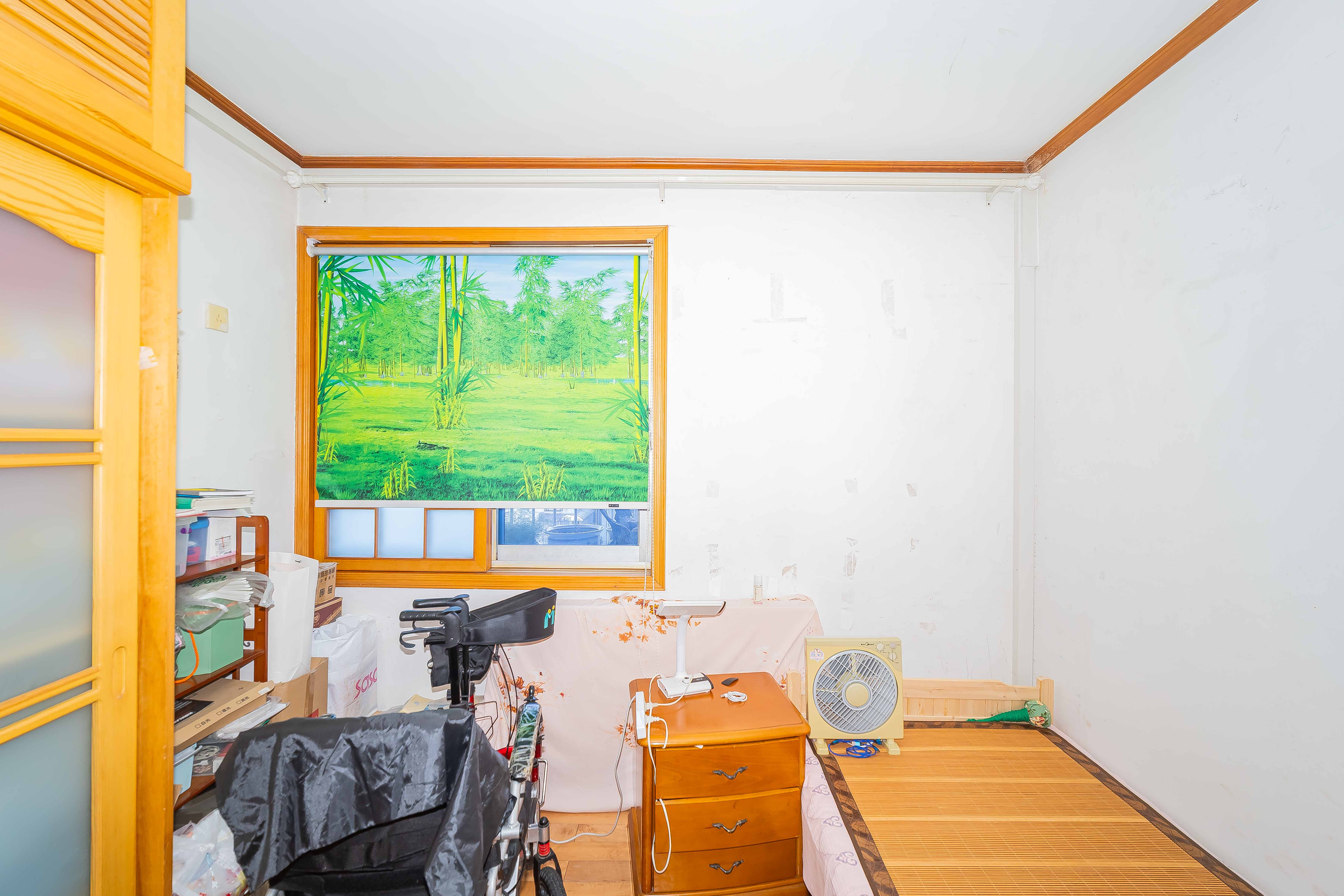 鸿园小区  5室2厅2卫   195.00万卧室