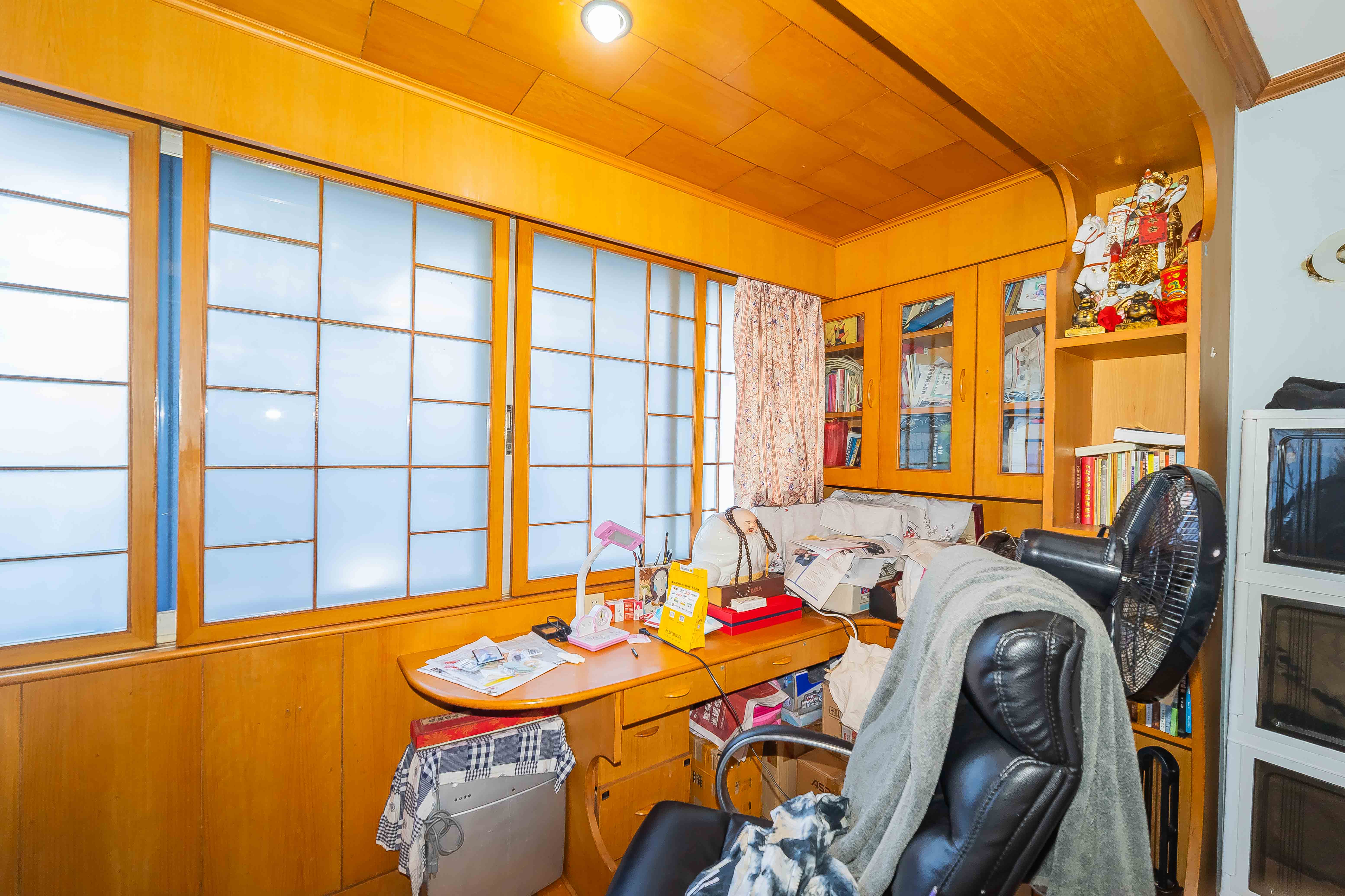 鸿园小区  5室2厅2卫   195.00万阳台