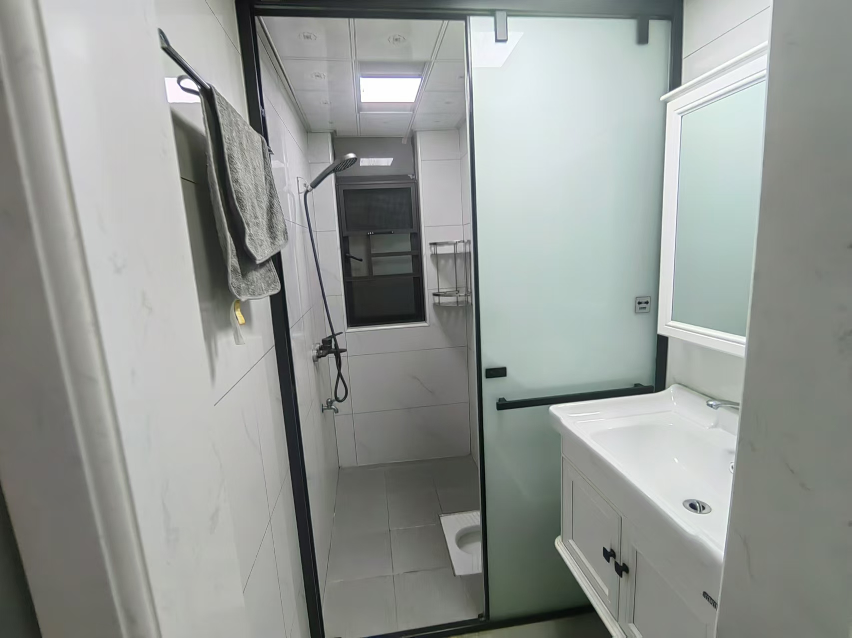 英伦首府金域豪廷 1室1厅1卫 1600.0元/月 英伦首府金域豪廷 1室1厅1卫 1600.0元/月室内图