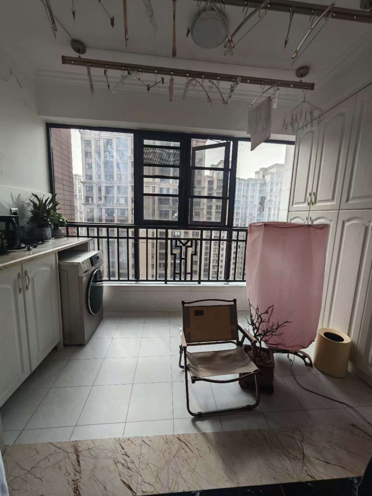 绿地海外滩一期 4室2厅2卫 3000.0元/月 绿地海外滩一期 4室2厅2卫 3000.0元/月室内图