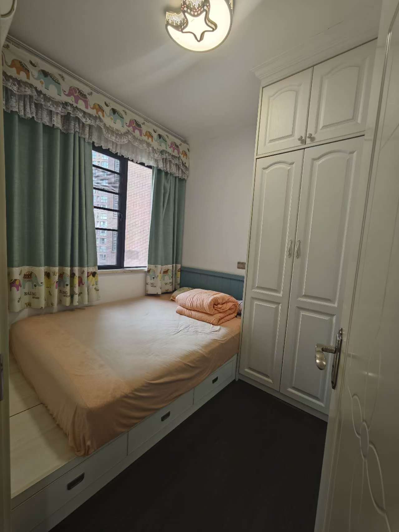 绿地海外滩一期 4室2厅2卫 3000.0元/月 绿地海外滩一期 4室2厅2卫 3000.0元/月室内图