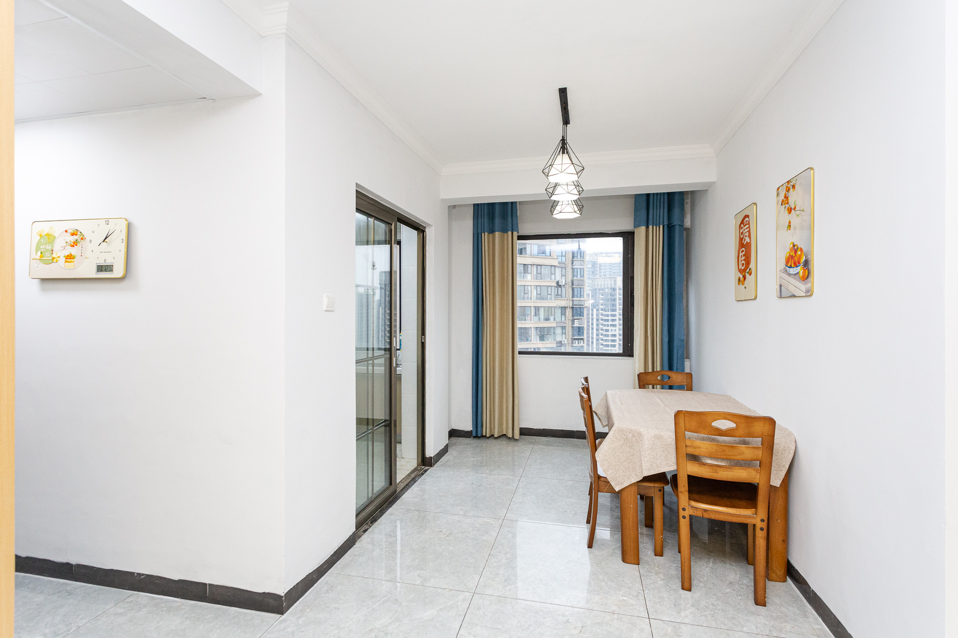 勤诚达境界城 4室2厅1卫 118.0万 勤诚达境界城 4室2厅1卫 118.0万客厅