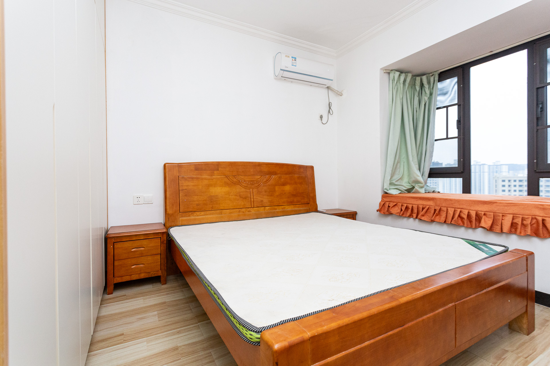 勤诚达境界城 4室2厅1卫 118.0万 勤诚达境界城 4室2厅1卫 118.0万卧室