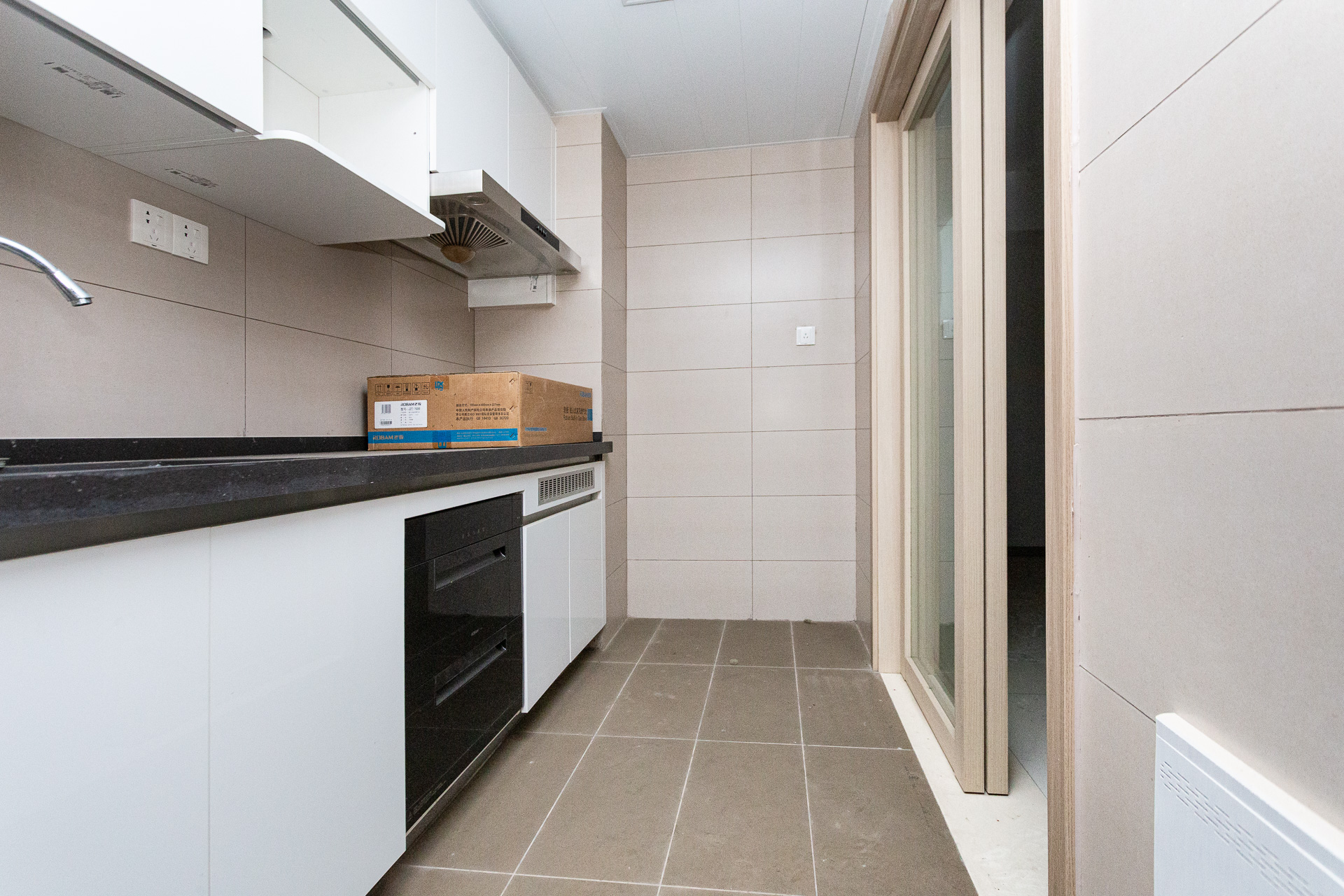 时代倾城五期 4室2厅2卫 105.0万 时代倾城五期 4室2厅2卫 105.0万厨房