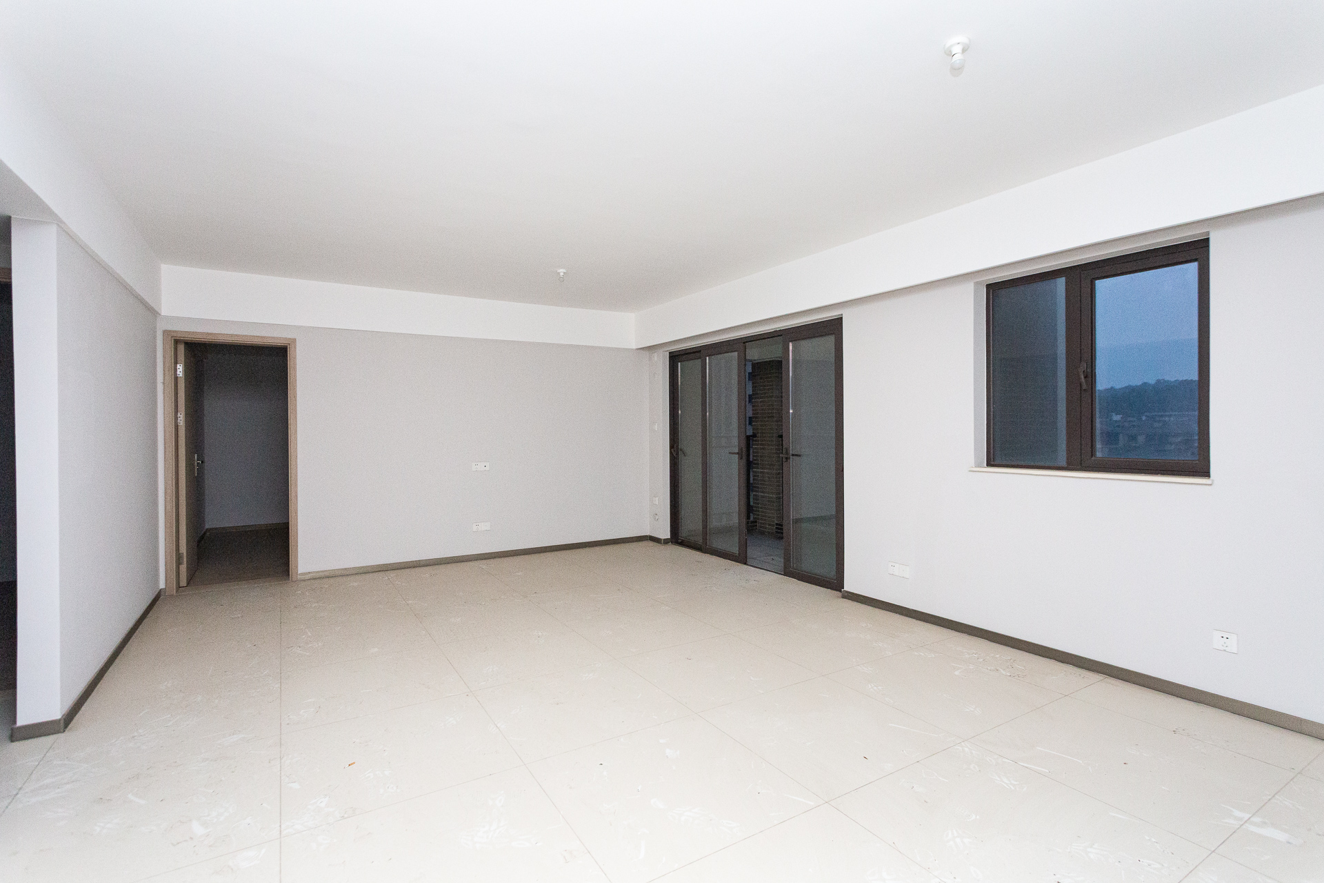 时代倾城五期 4室2厅2卫 105.0万 时代倾城五期 4室2厅2卫 105.0万客厅