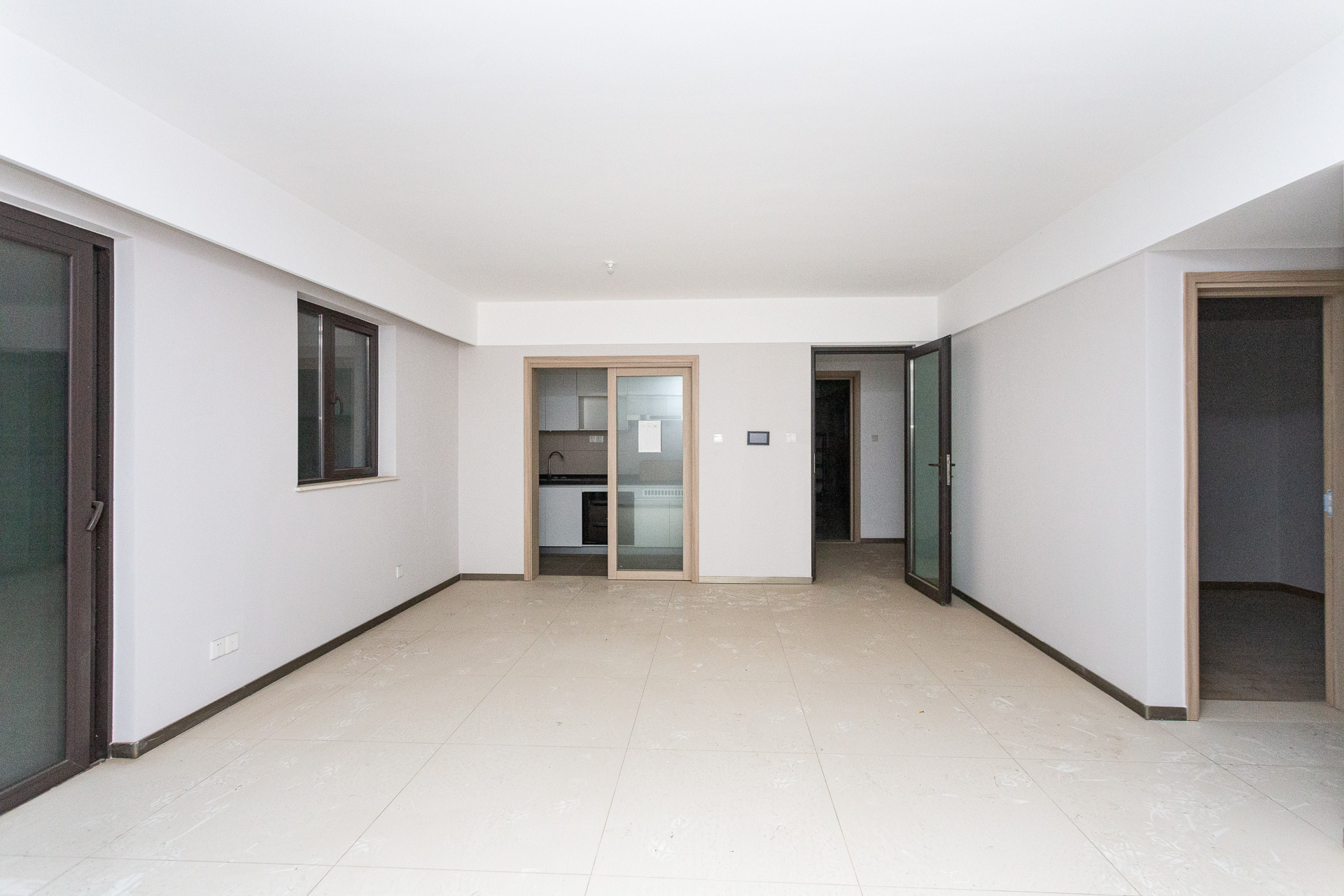 时代倾城五期 4室2厅2卫 105.0万 时代倾城五期 4室2厅2卫 105.0万客厅