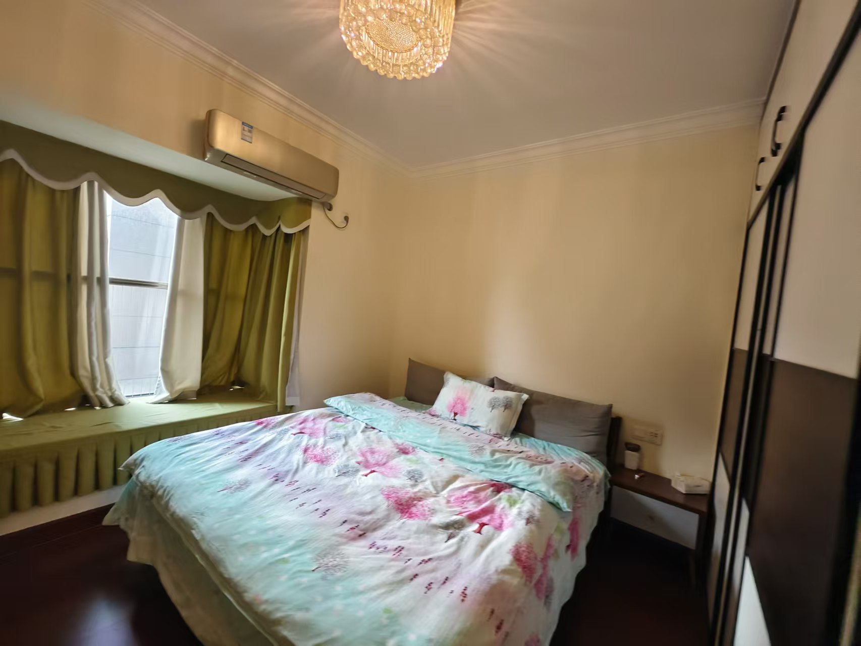 恒大华府  4室2厅2卫    105.8万 恒大华府  4室2厅2卫    105.8万室内图