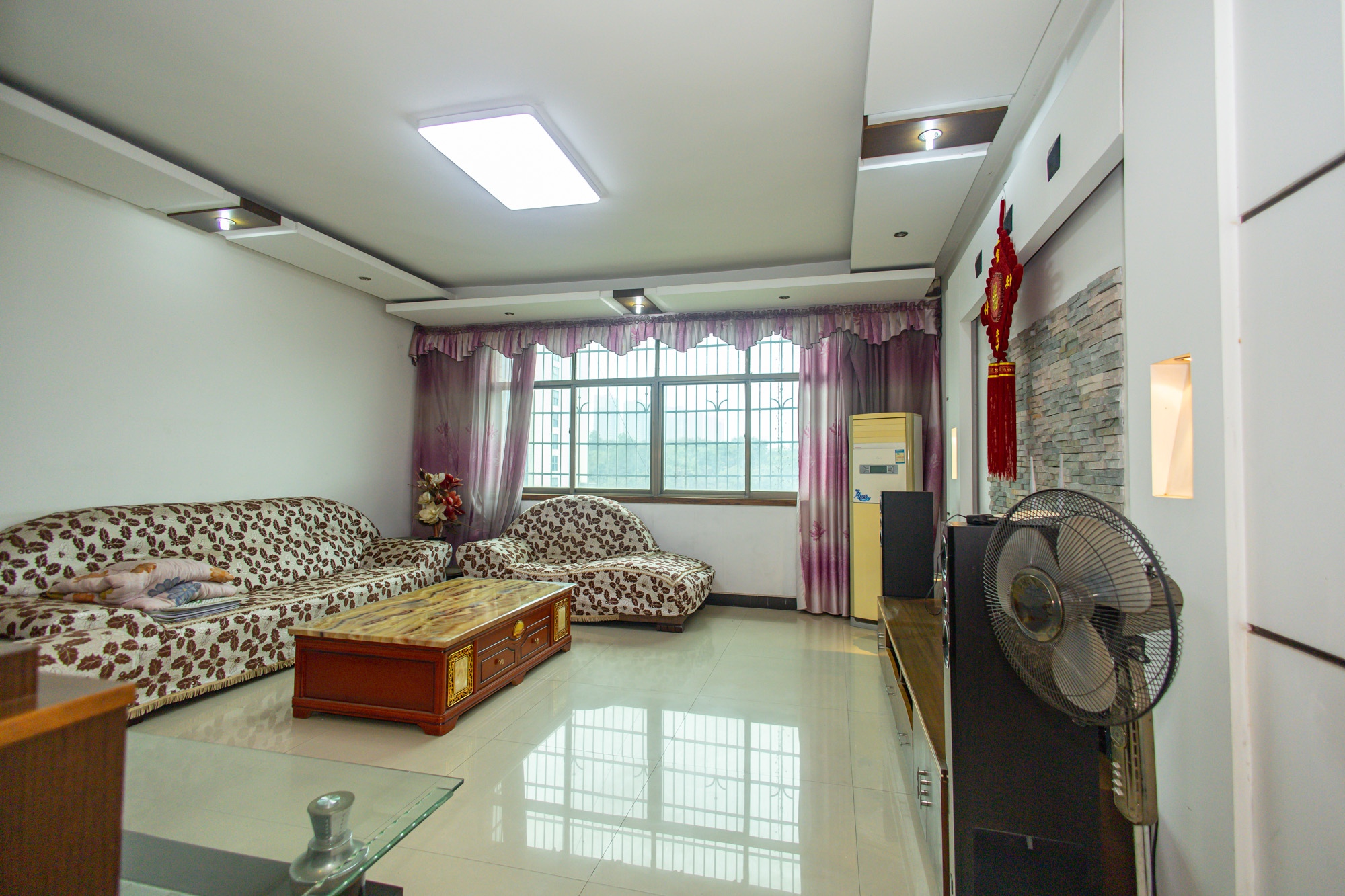 灰埠小区(灰埠社区)  4室2厅2卫    57.8万 灰埠小区(灰埠社区)  4室2厅2卫    57.8万客厅