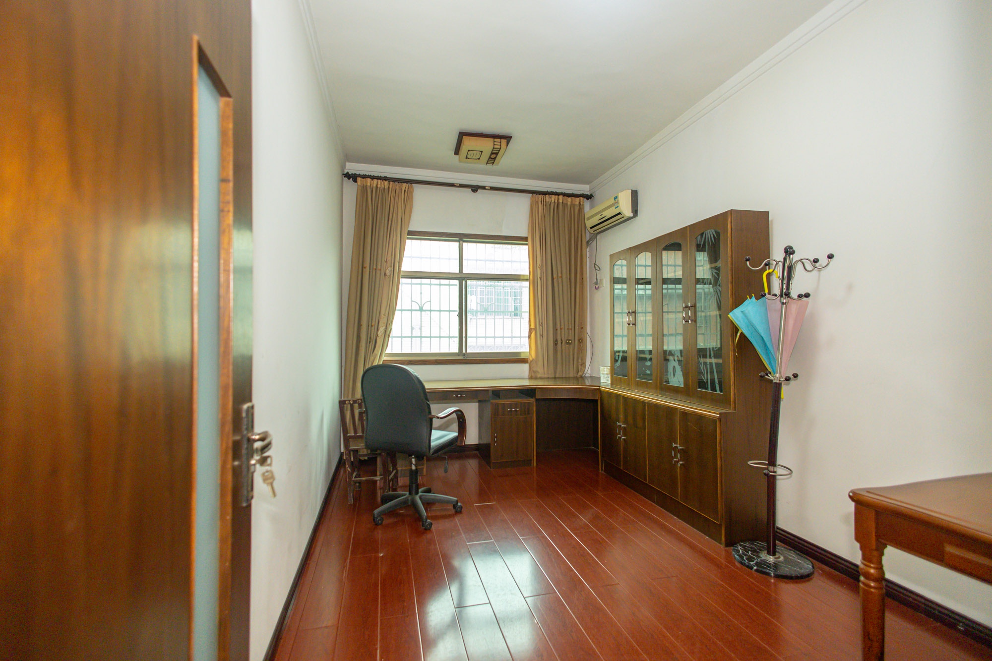 灰埠小区(灰埠社区)  4室2厅2卫    57.8万 灰埠小区(灰埠社区)  4室2厅2卫    57.8万卧室