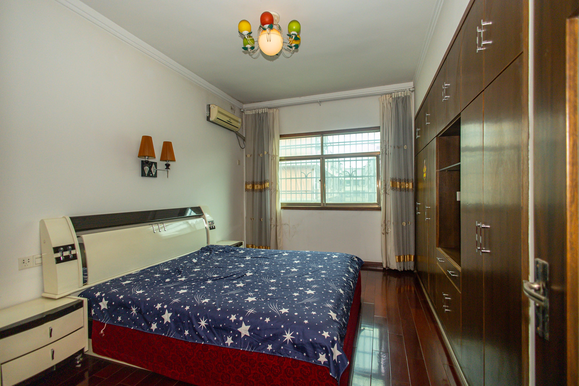 灰埠小区(灰埠社区)  4室2厅2卫    57.8万 灰埠小区(灰埠社区)  4室2厅2卫    57.8万卧室