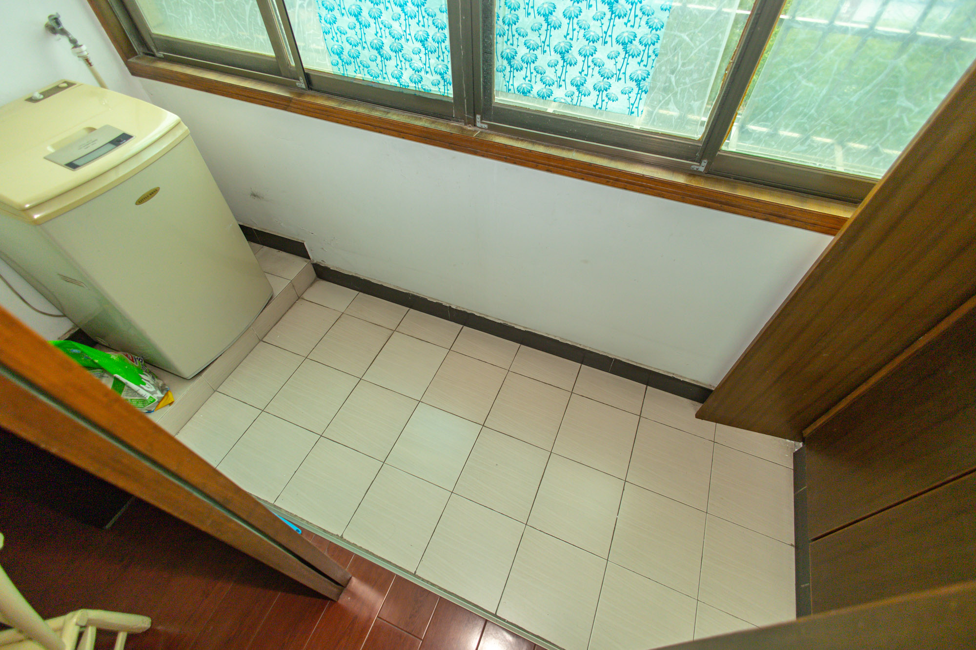 灰埠小区(灰埠社区)  4室2厅2卫    57.8万 灰埠小区(灰埠社区)  4室2厅2卫    57.8万阳台