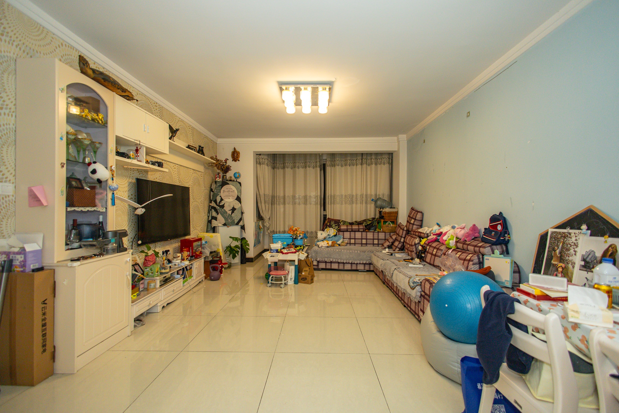 幸福洋房 3室2厅2卫 74.0万 幸福洋房 3室2厅2卫 74.0万客厅