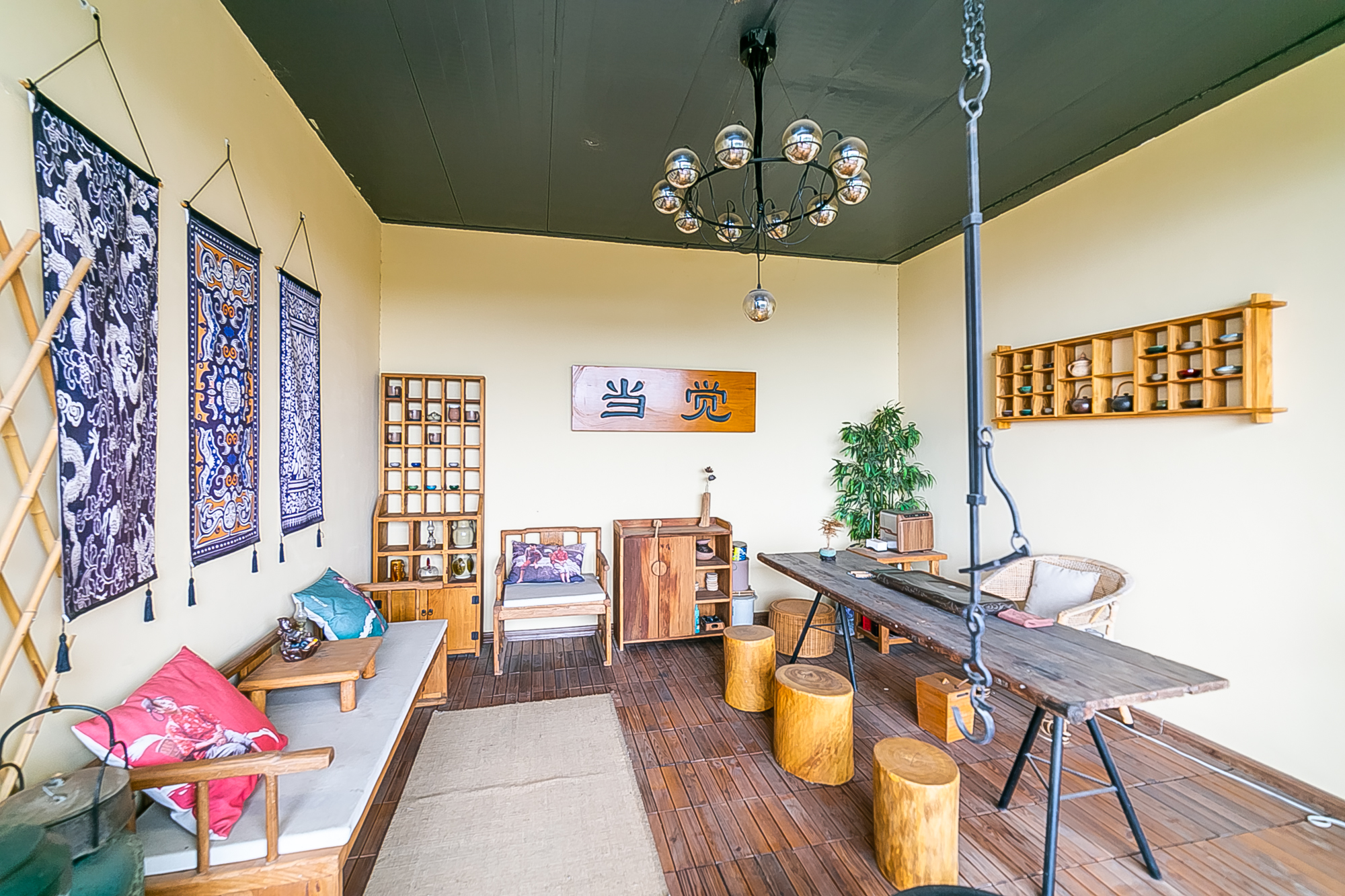 中建江山壹号  4室2厅2卫    550.0万 中建江山壹号  4室2厅2卫    550.0万卧室