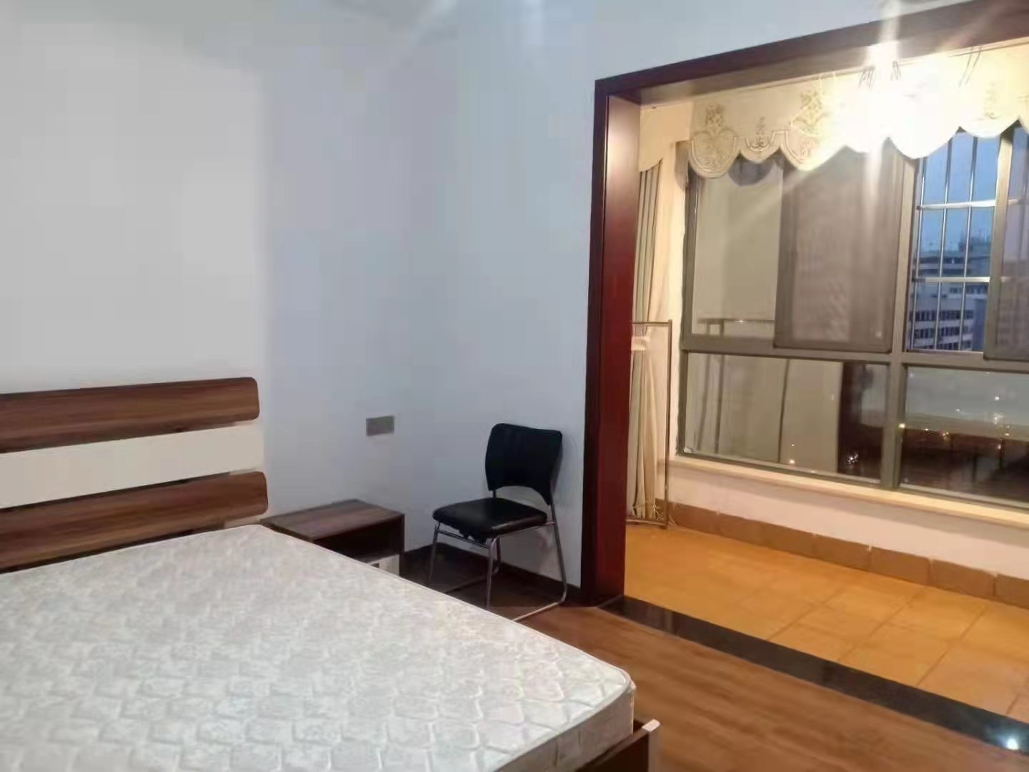 东城商业广场(东成)  2室2厅1卫    2000.0元/月 东城商业广场(东成)  2室2厅1卫    2000.0元/月室内图