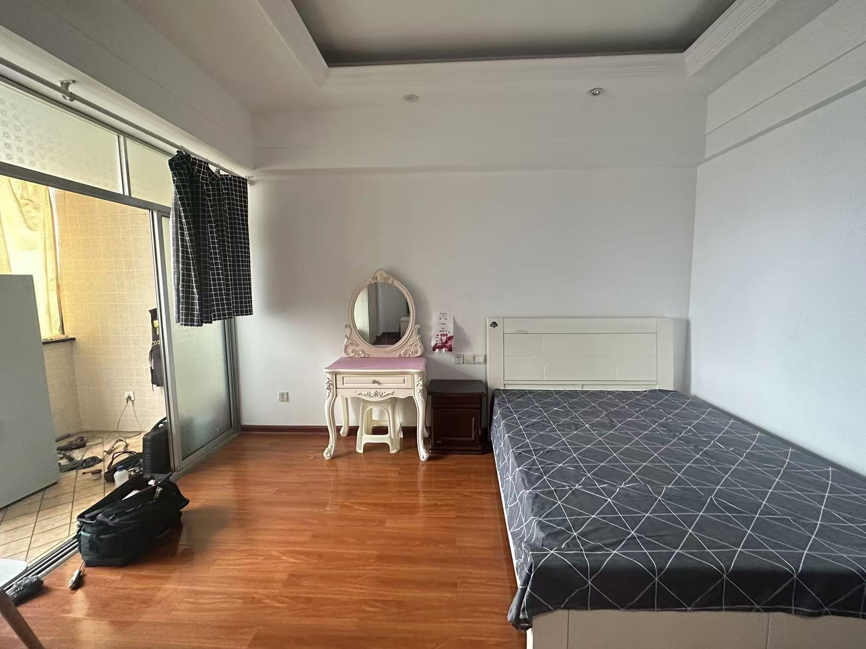 中央商业广场 1室1厅1卫 1100.0元/月 中央商业广场 1室1厅1卫 1100.0元/月室内图