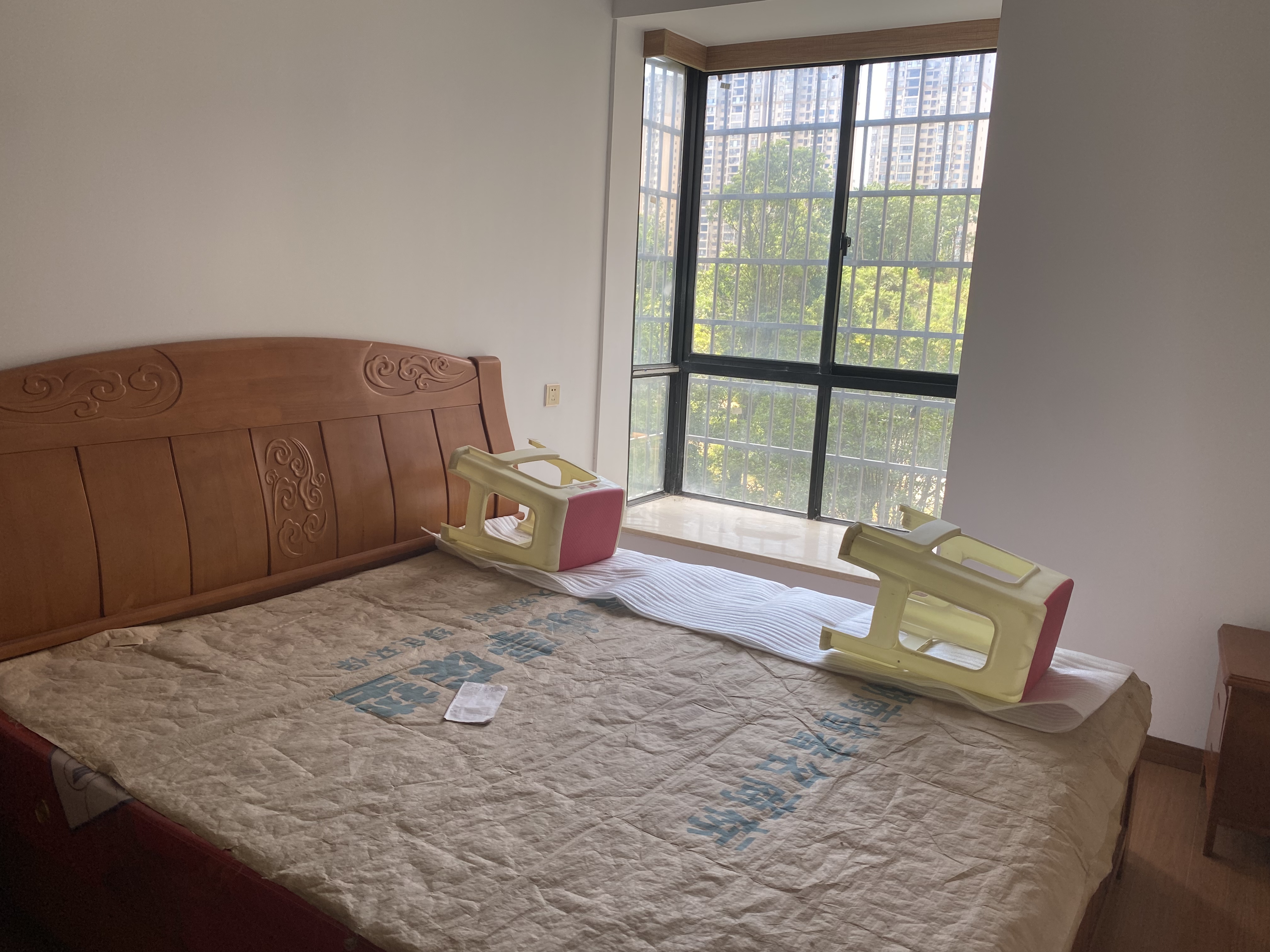 华剑首郡+五江珑悦 4室1厅1卫 1900.0元/月 华剑首郡+五江珑悦 4室1厅1卫 1900.0元/月室内图