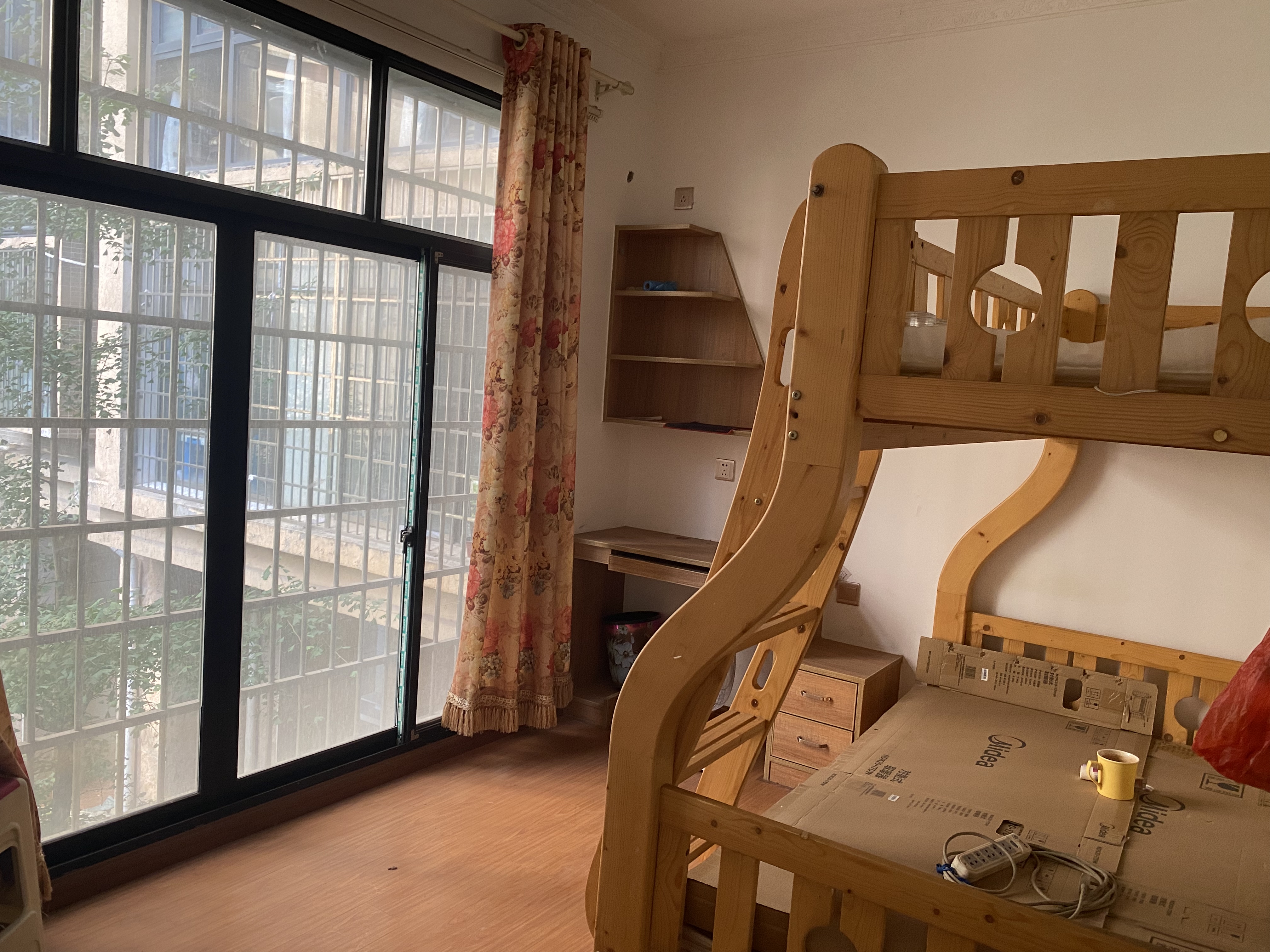 华剑首郡+五江珑悦  4室1厅1卫    1900.0元/月室内图