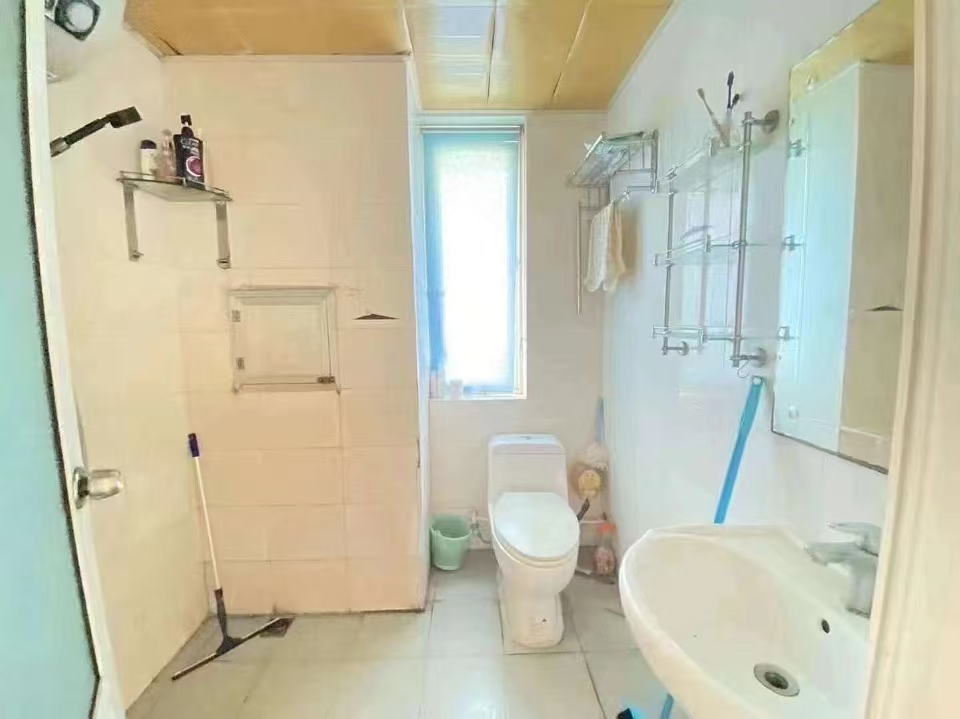 锦绣花园  4室2厅2卫    135.0万 锦绣花园  4室2厅2卫    135.0万室内图